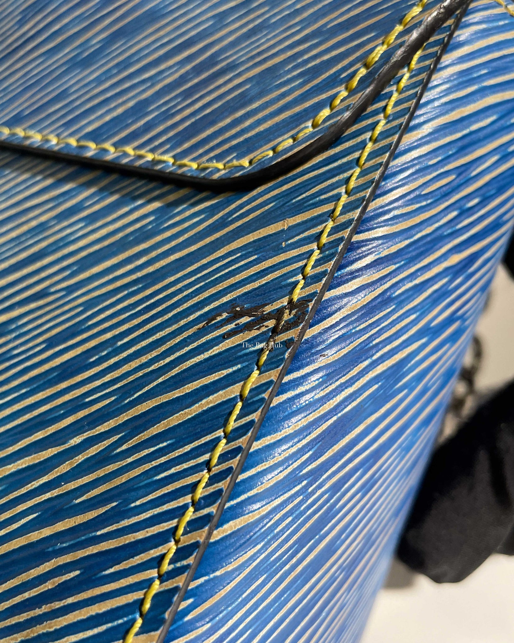 Louis Vuitton Indigo MM Epi Twist Shoulder Bag-20