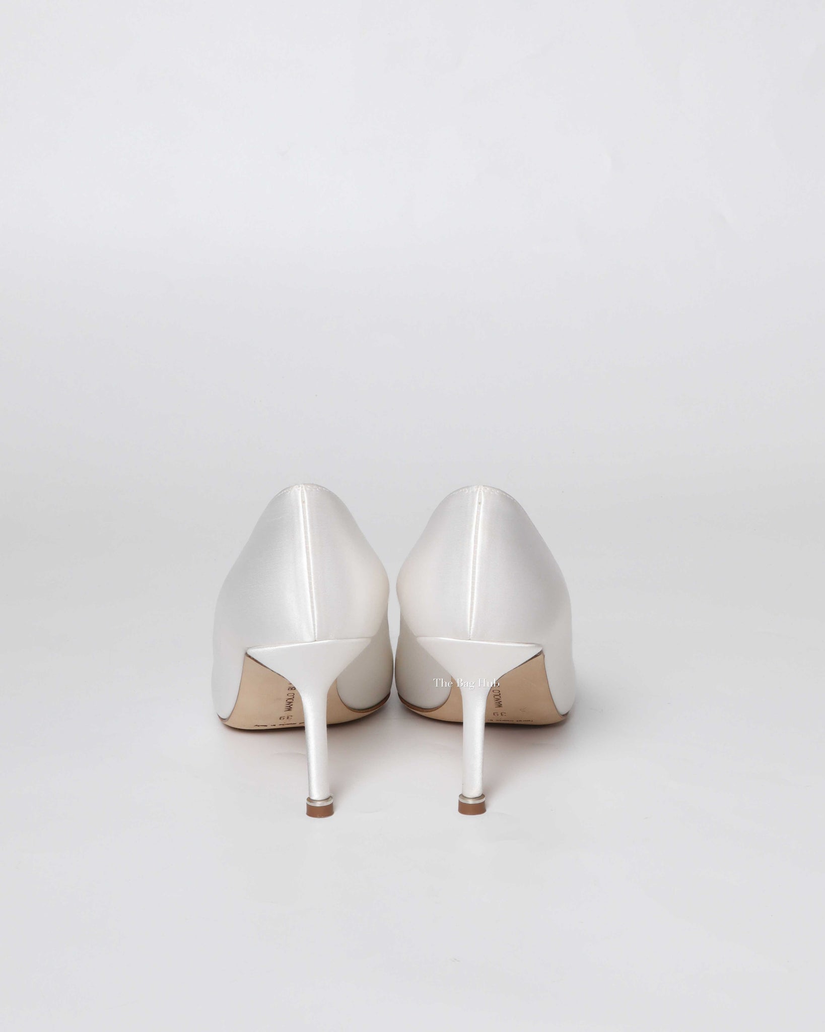 Manolo Blahnik White Satin Jewel Buckle Hangisi Pumps Size 39