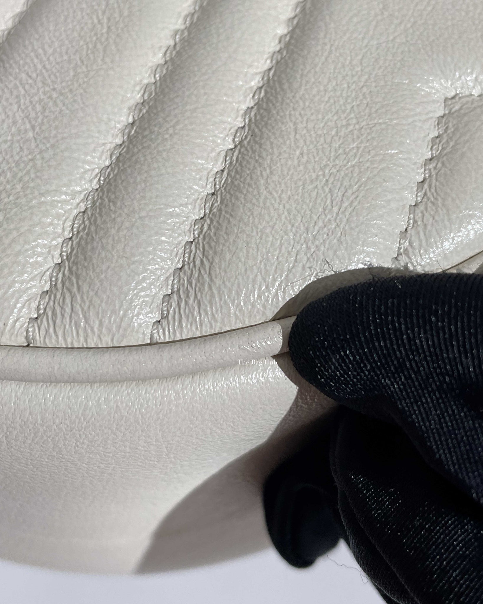 Gucci White GG Marmont Mini Round Shoulder Bag-12