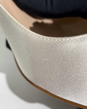Manolo Blahnik White Satin Jewel Buckle Hangisi Pumps Size 39