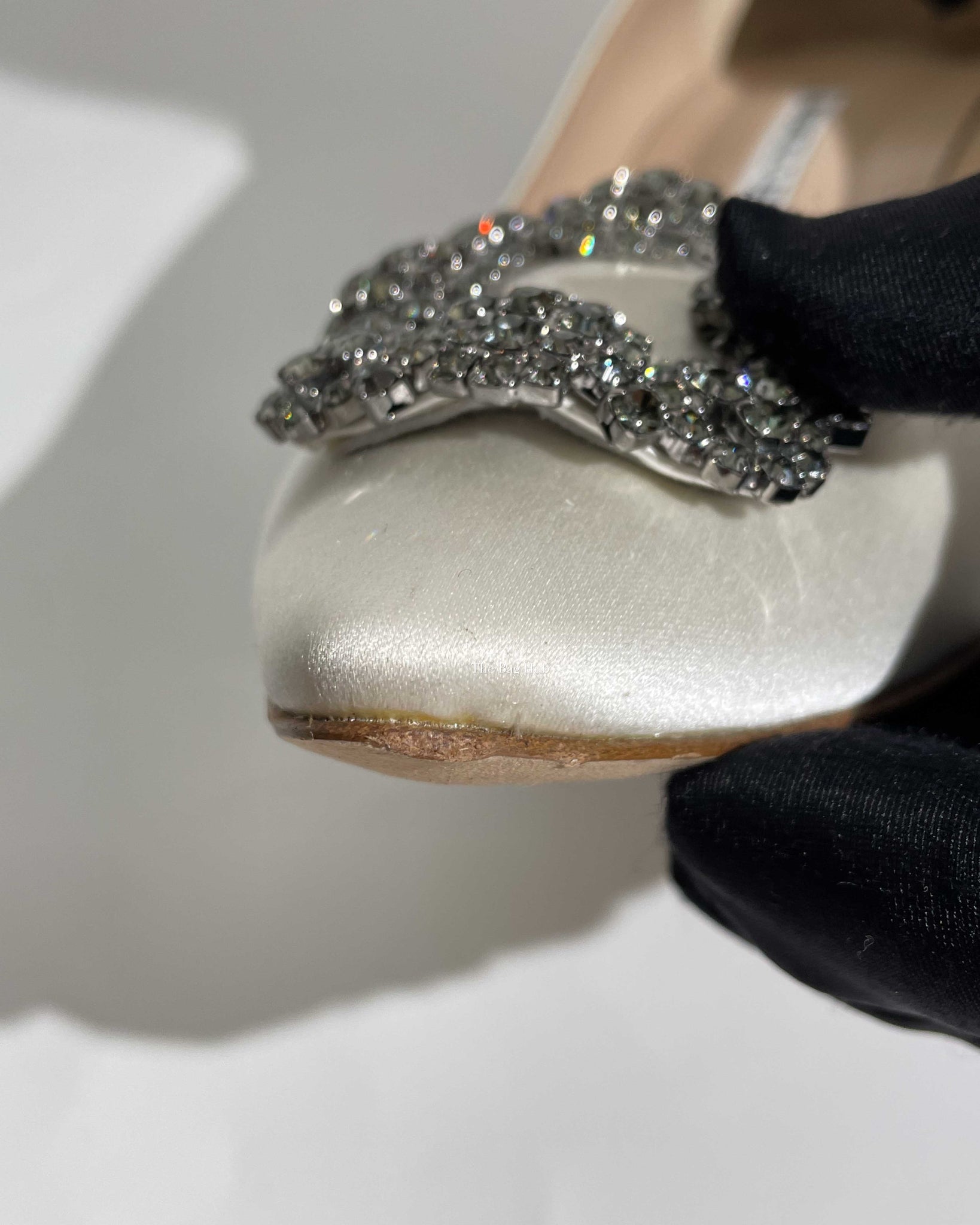 Manolo Blahnik White Satin Jewel Buckle Hangisi Pumps Size 39