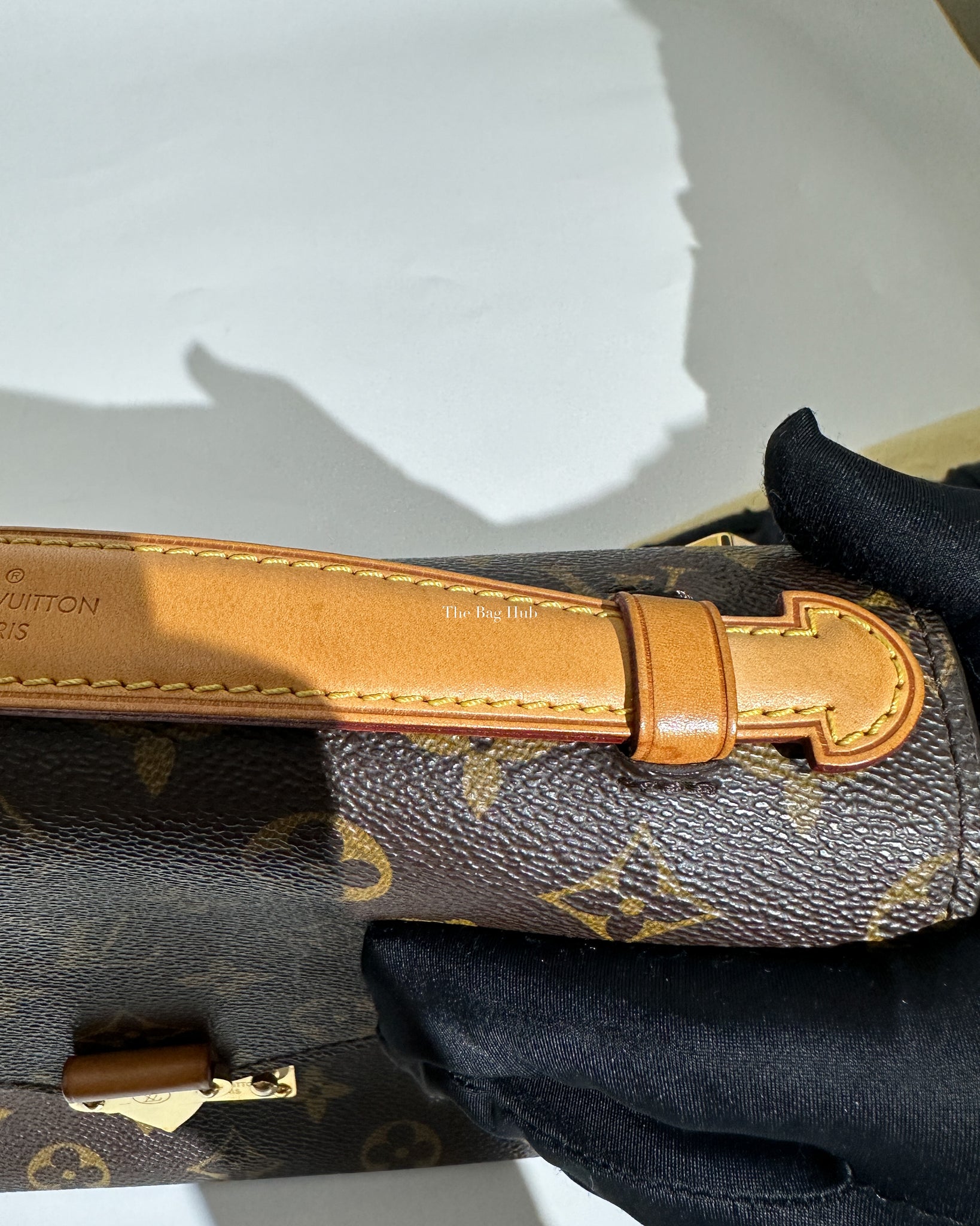 Louis Vuitton Monogram Pochette Metis Bag – The Bag Hub