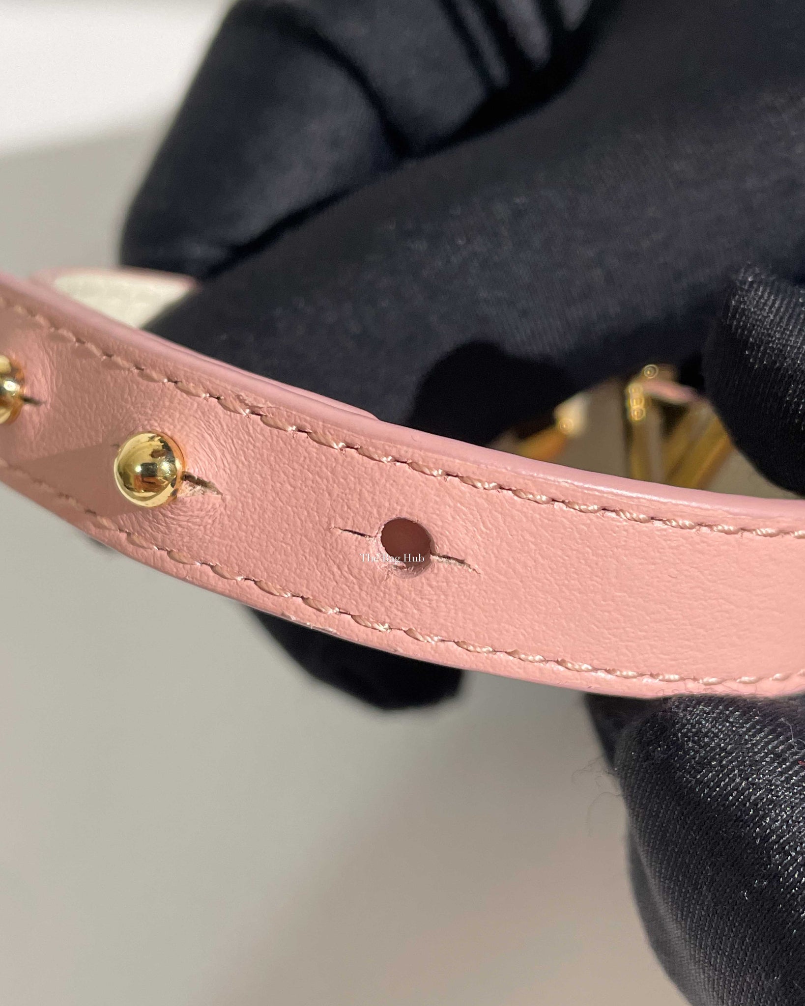 Louis Vuitton LV Iconic Bracelet Light Pink Calf. Size 19