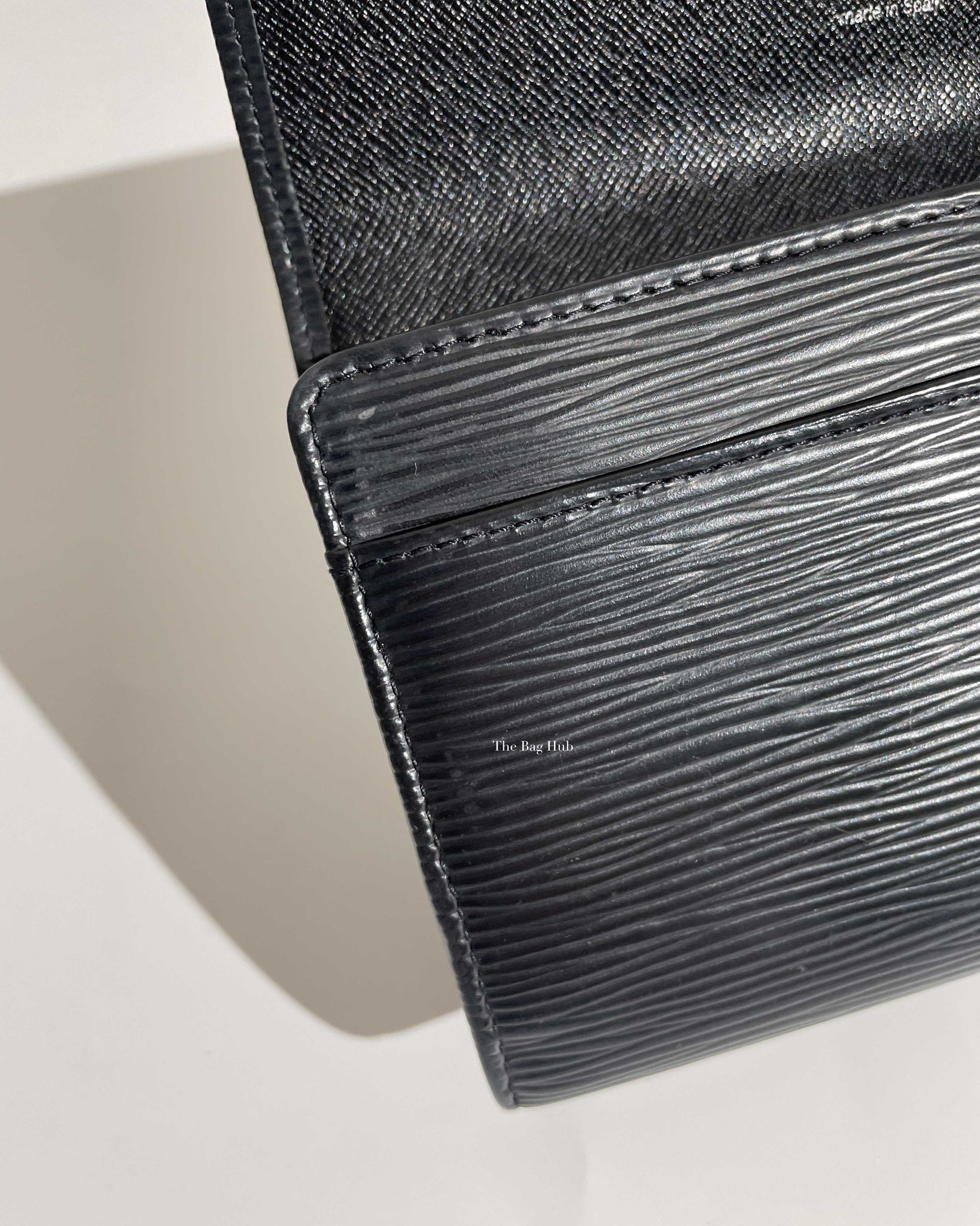 Louis Vuitton Black Epi Sarah Bifold Wallet