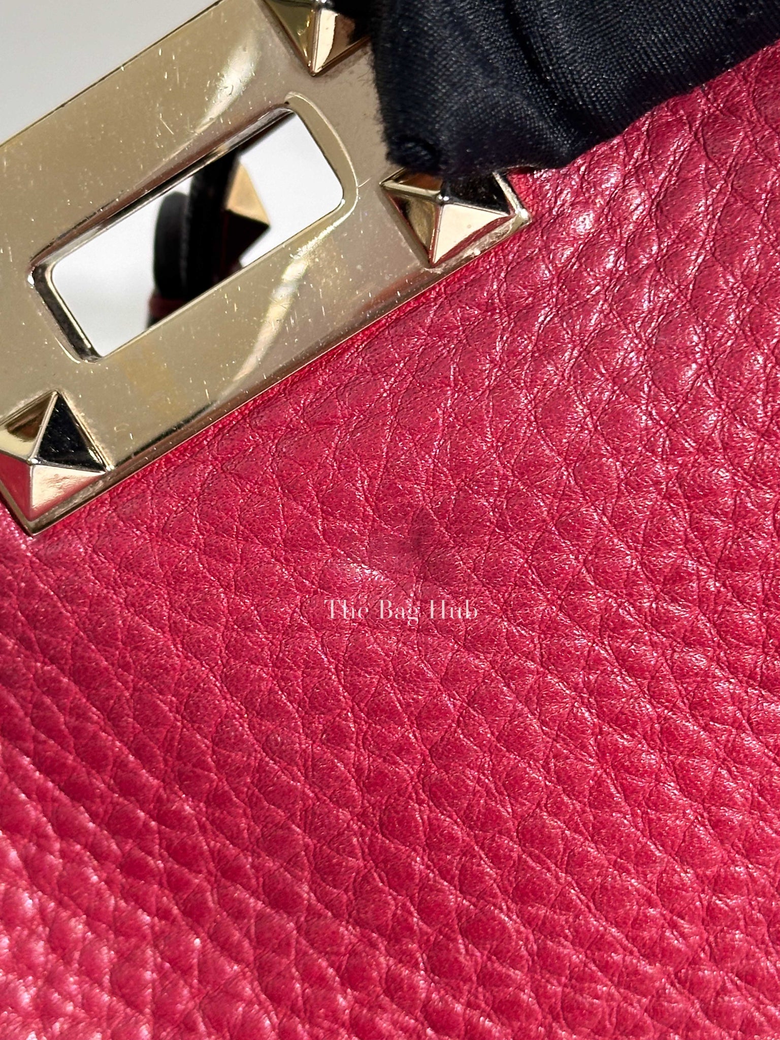 Valentino Garavani Red Grainy Calfskin Leather Medium Rockstud Bag