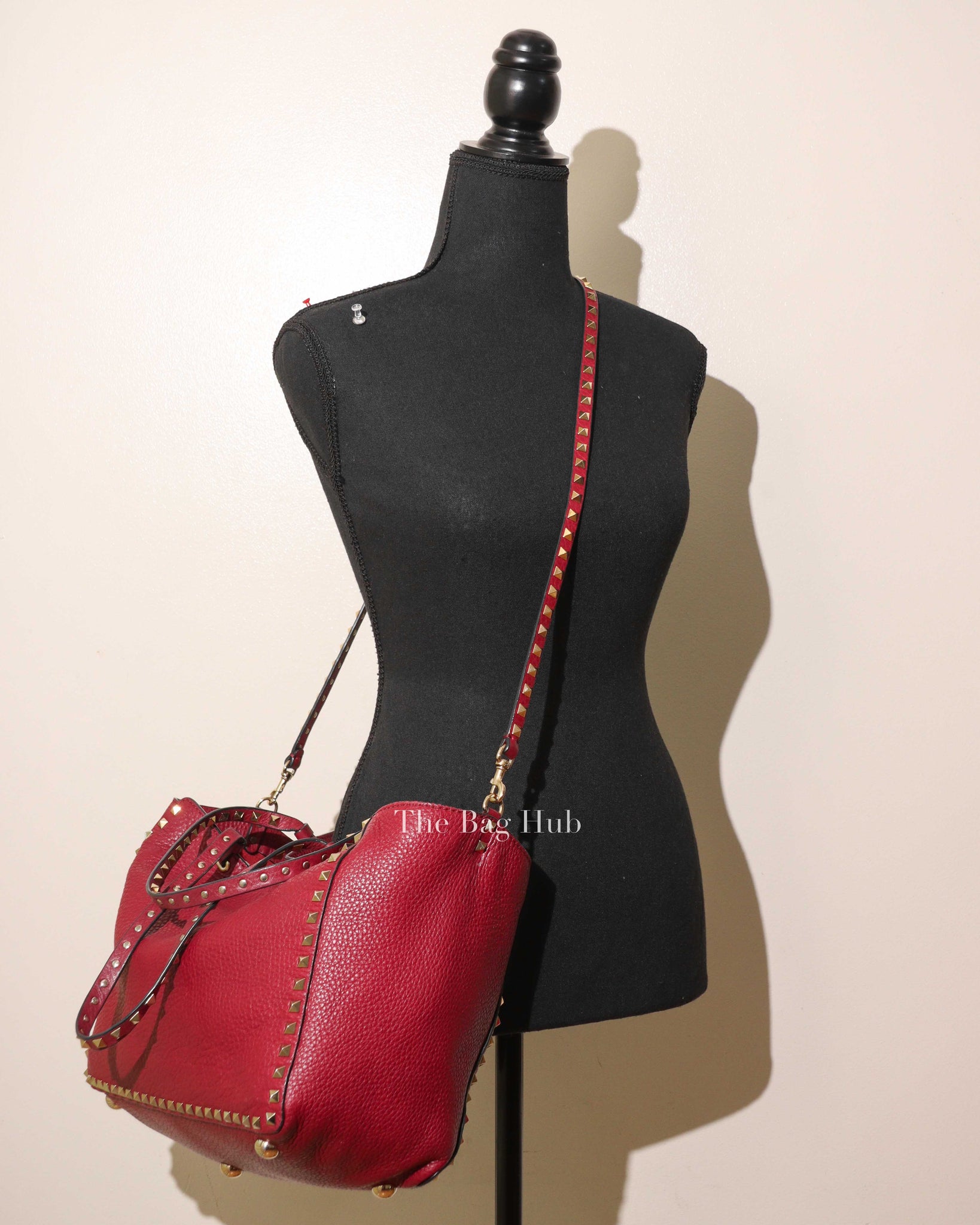 Valentino Garavani Red Grainy Calfskin Leather Medium Rockstud Bag