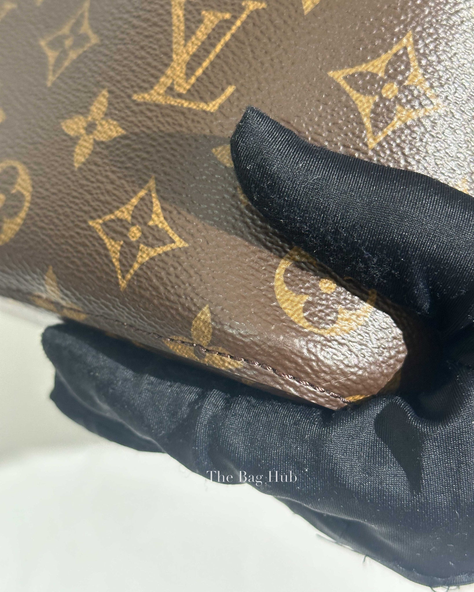 Louis Vuitton Rose Poudre Monogram Leather and Canvas NeoNoe Bag-17
