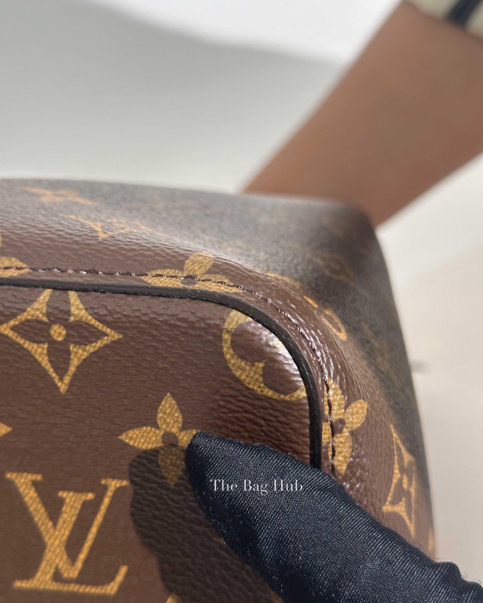 Louis Vuitton Rose Poudre Monogram Leather and Canvas NeoNoe Bag-19