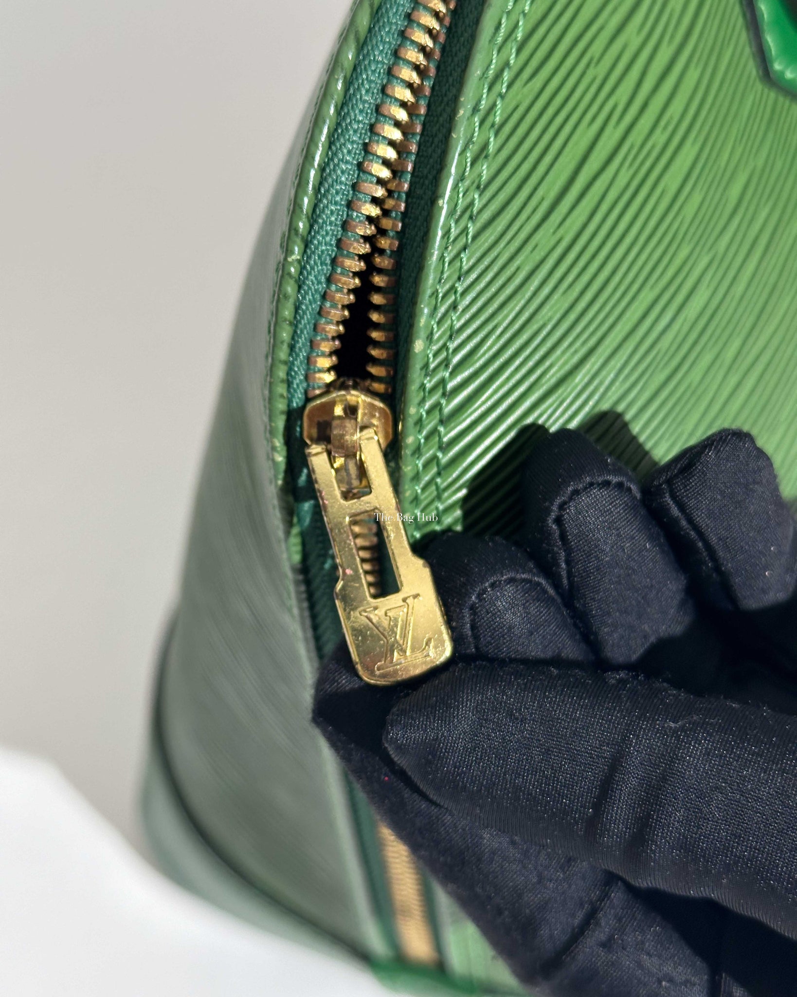 Louis Vuitton Green Epi Alma PM Shoulder Bag-18