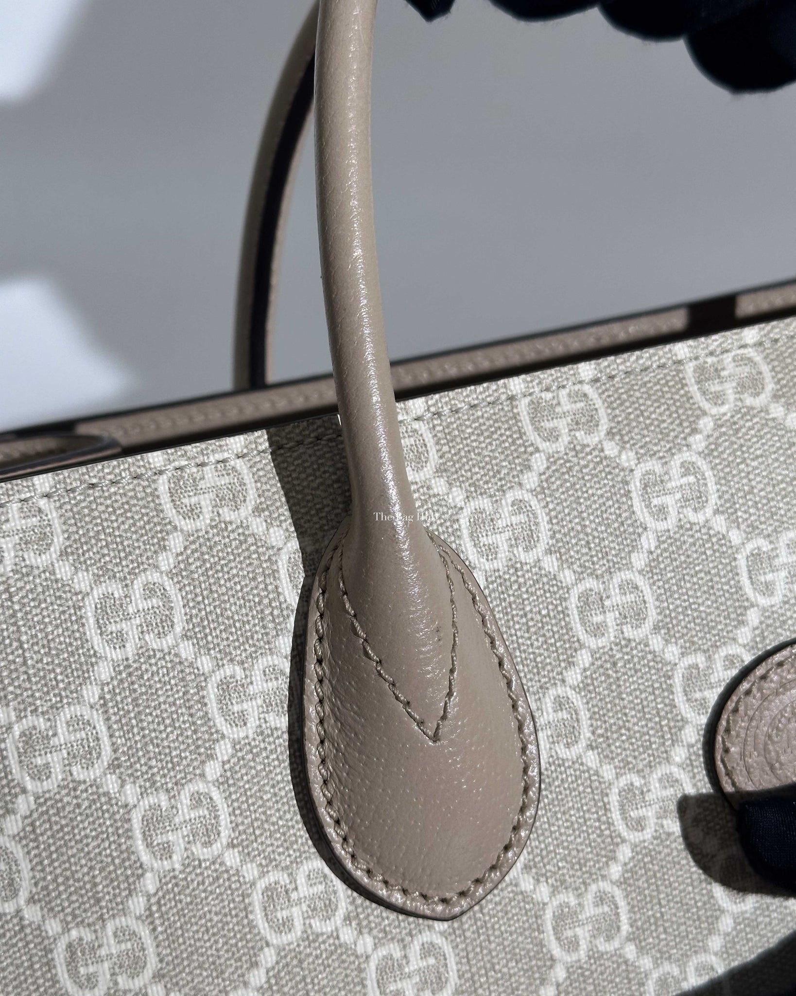 Gucci Beige and white GG Supreme canvas w/ Interlocking G Small Tote Bag-14
