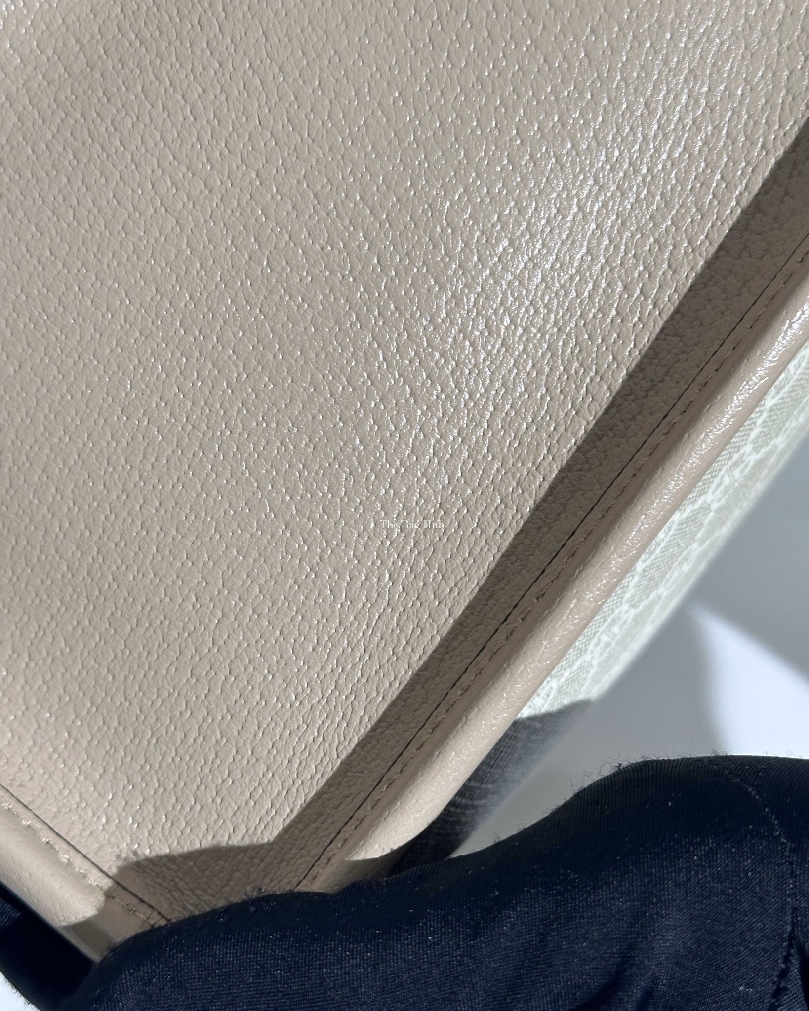 Gucci Beige and white GG Supreme canvas w/ Interlocking G Small Tote Bag-18