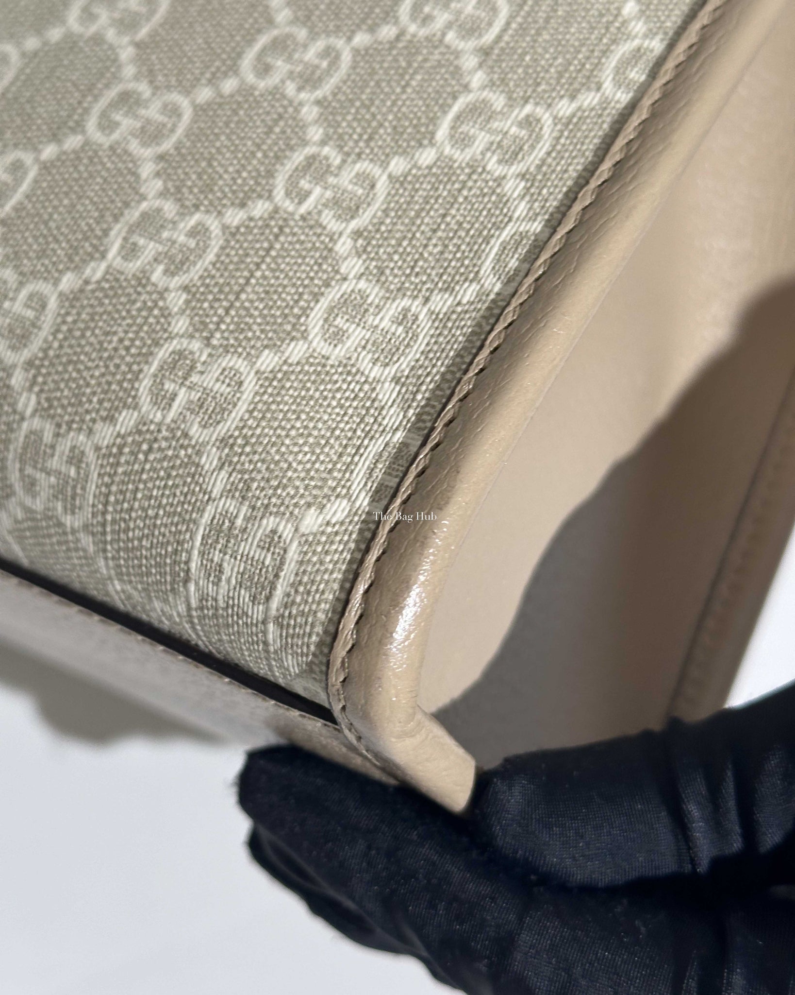 Gucci Beige and white GG Supreme canvas w/ Interlocking G Small Tote Bag-20