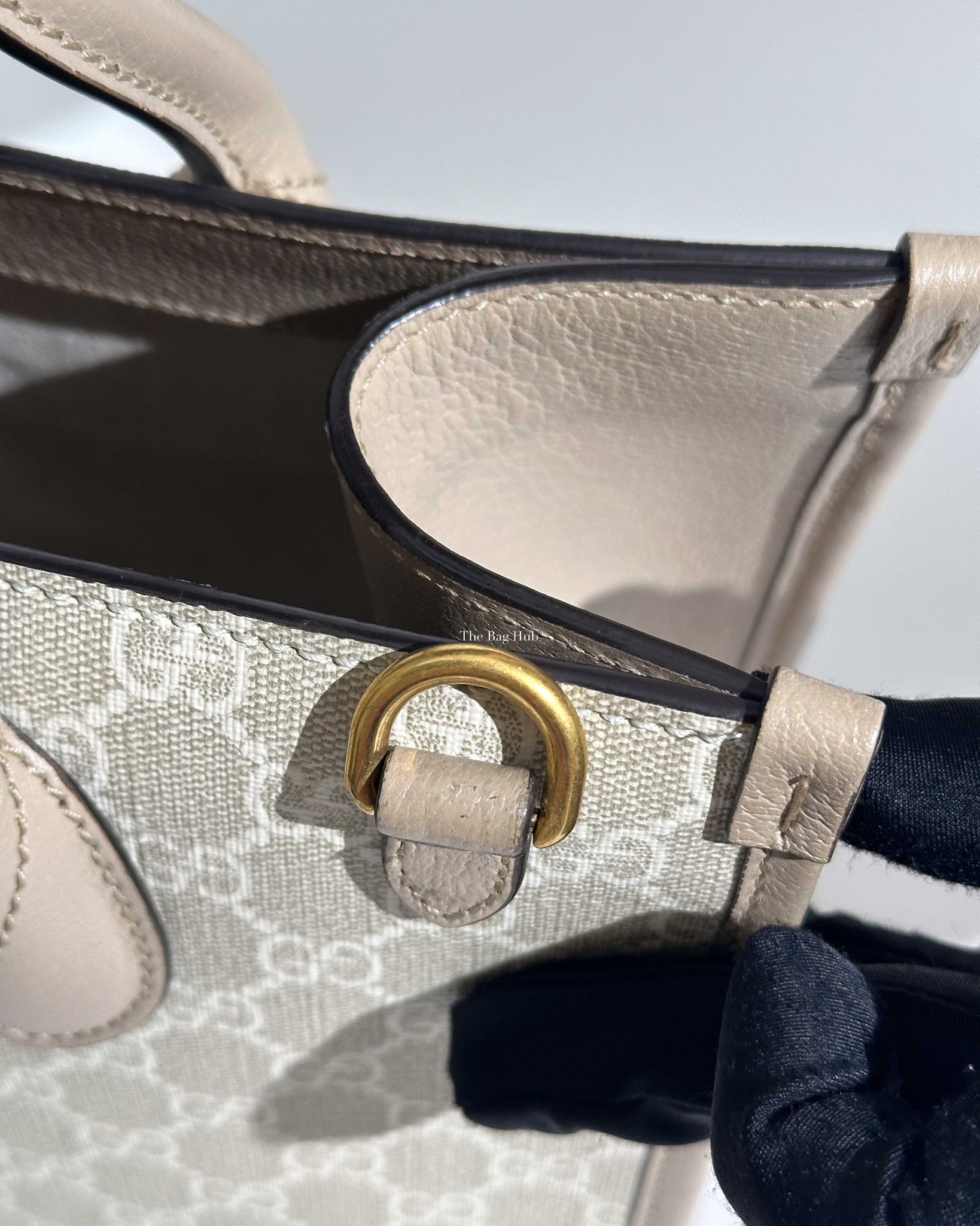 Gucci Beige and white GG Supreme canvas w/ Interlocking G Small Tote Bag-25