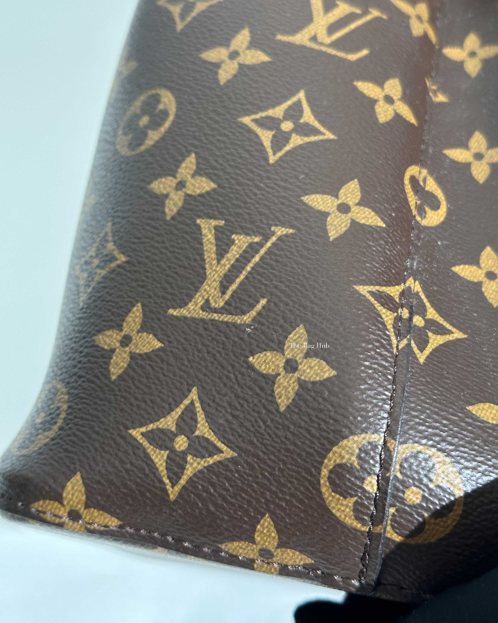 LOUIS VUITTON Monogram Neo Noe MM Bucket Bag in Black – GHW