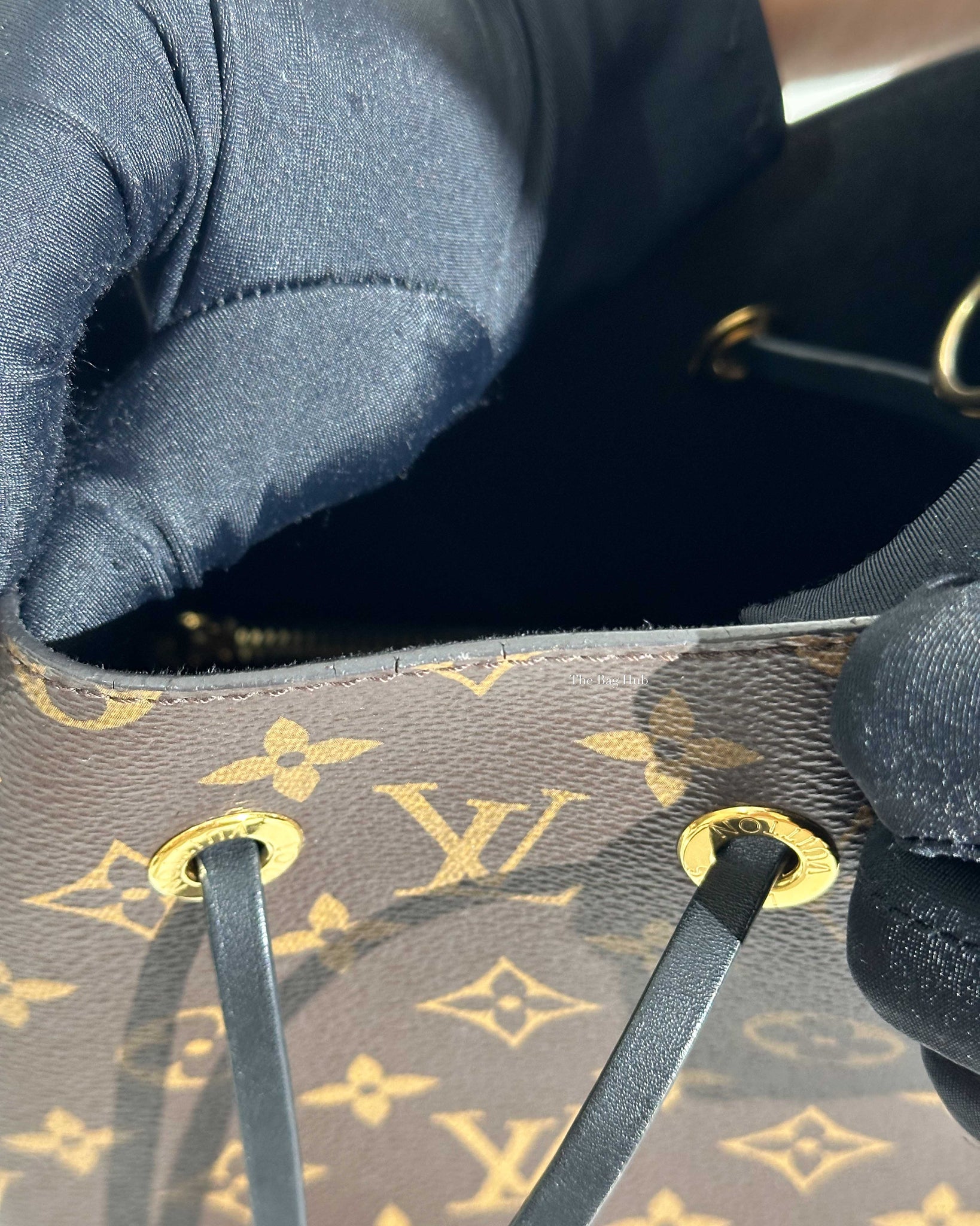 Louis Vuitton Black/Monogram Neo Noe MM Bucket Bag, Designer Brand, Authentic Louis Vuitton