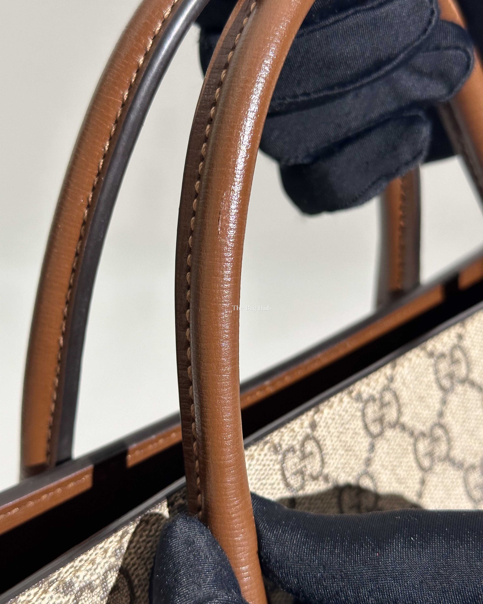 Gucci Beige/Ebony GG Supeme Canvas Medium Interlocking G Tote Bag-17