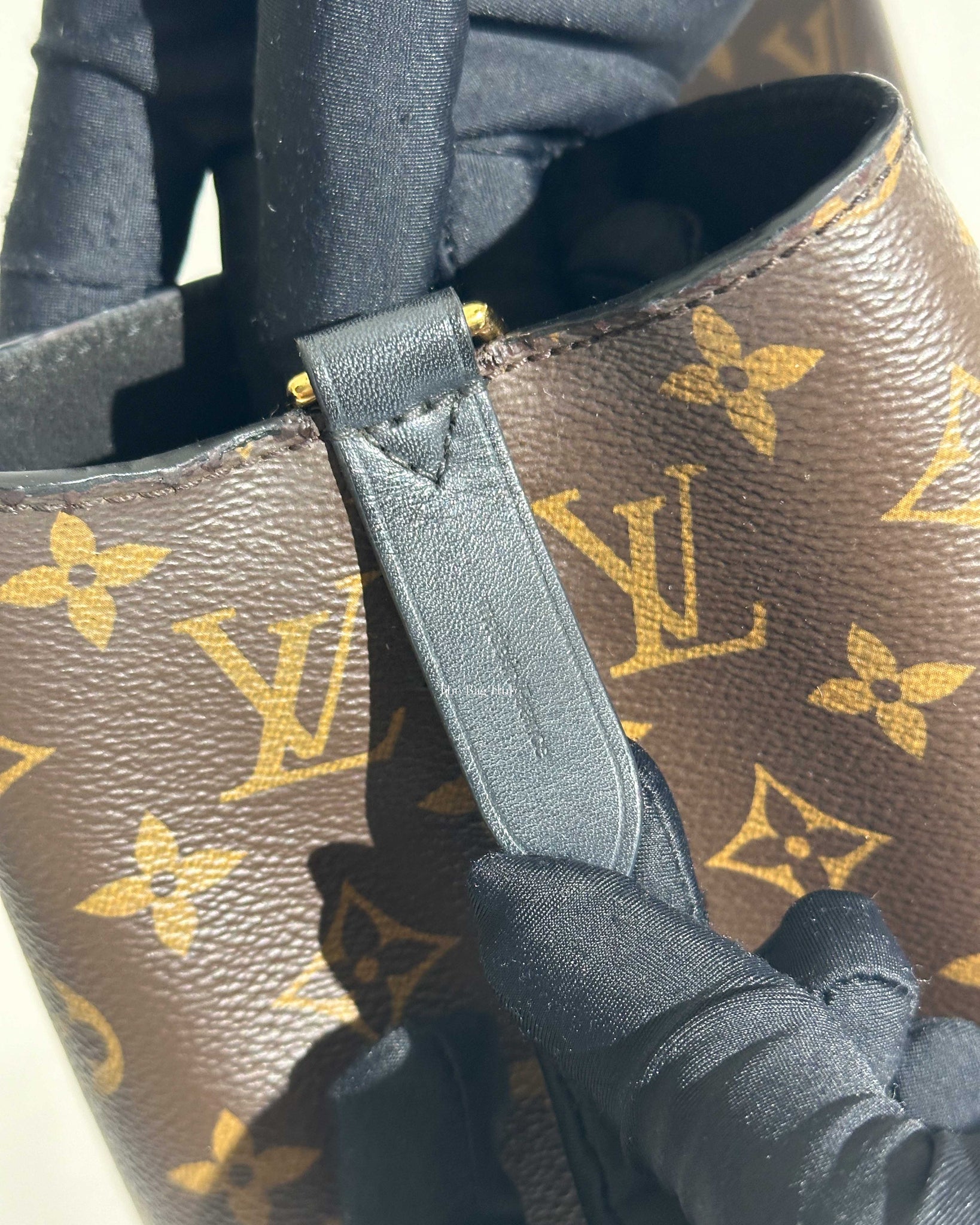 Louis Vuitton Black Monogram Neonoe MM Bag-12