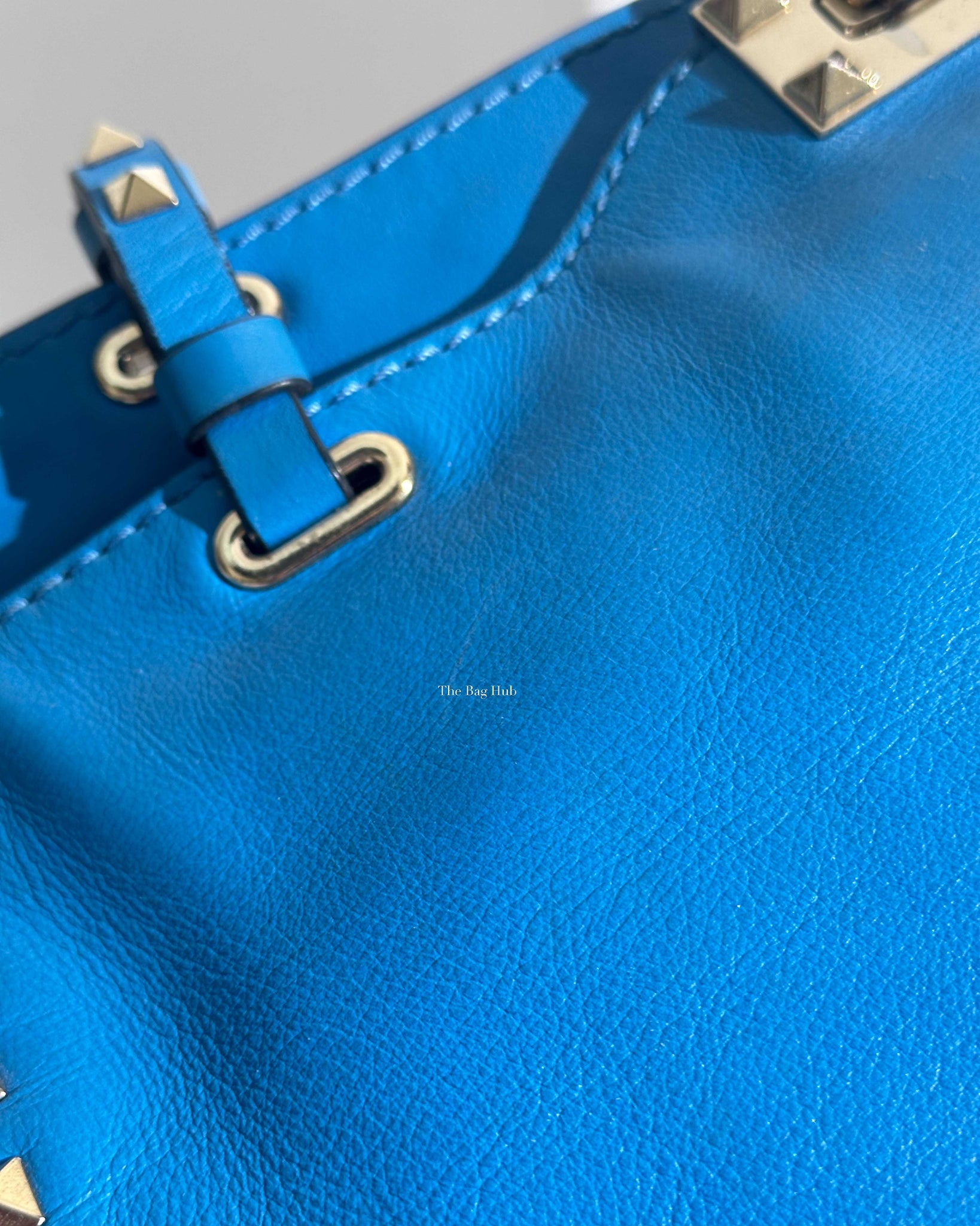 Valentino Garavani Blue Leather Rockstud Trapeze Medium Tote Bag-14
