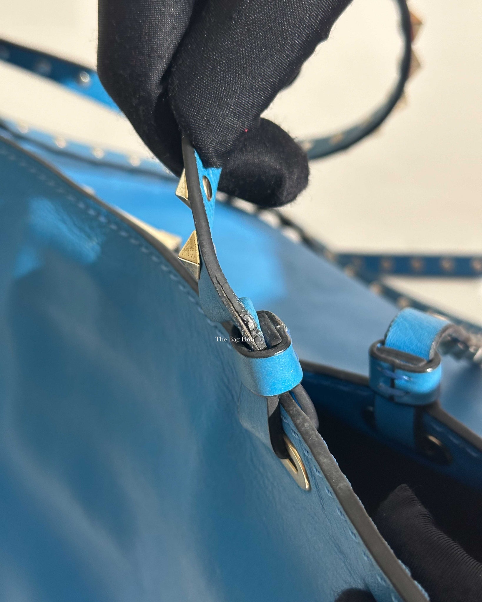 Valentino Garavani Blue Leather Rockstud Trapeze Medium Tote Bag-21