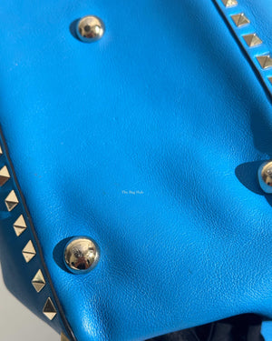 Valentino Garavani Blue Leather Rockstud Trapeze Medium Tote Bag-23