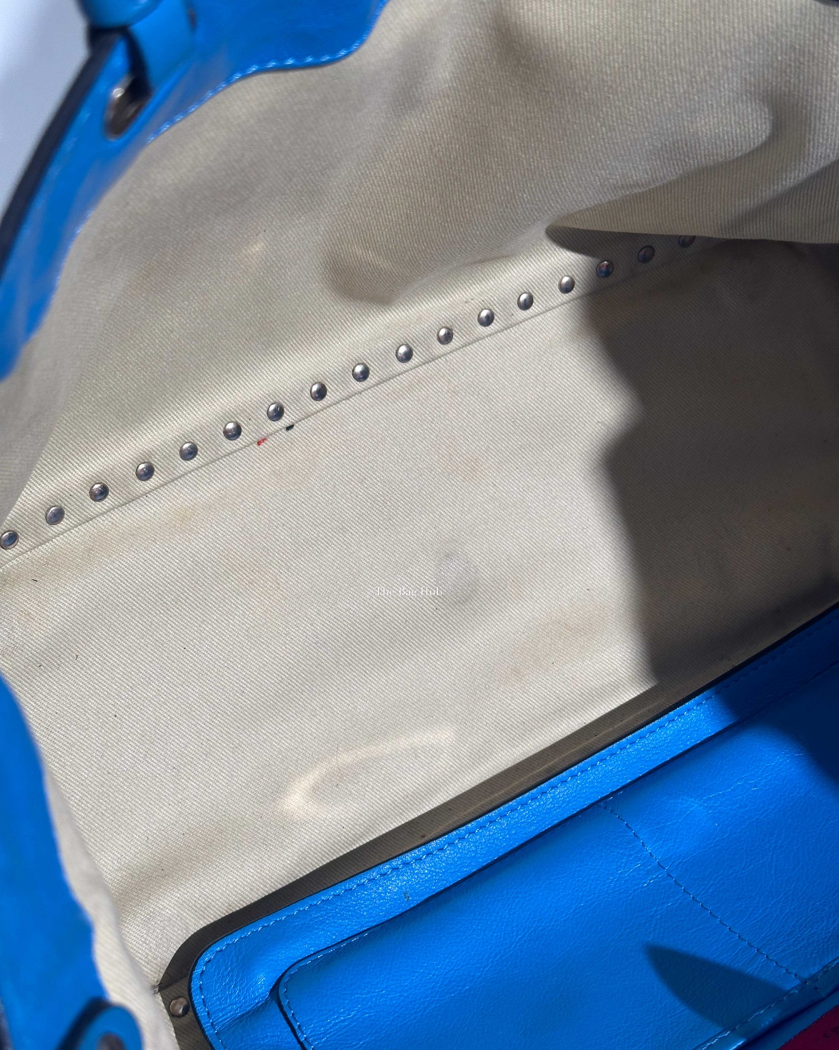 Valentino Garavani Blue Leather Rockstud Trapeze Medium Tote Bag-25