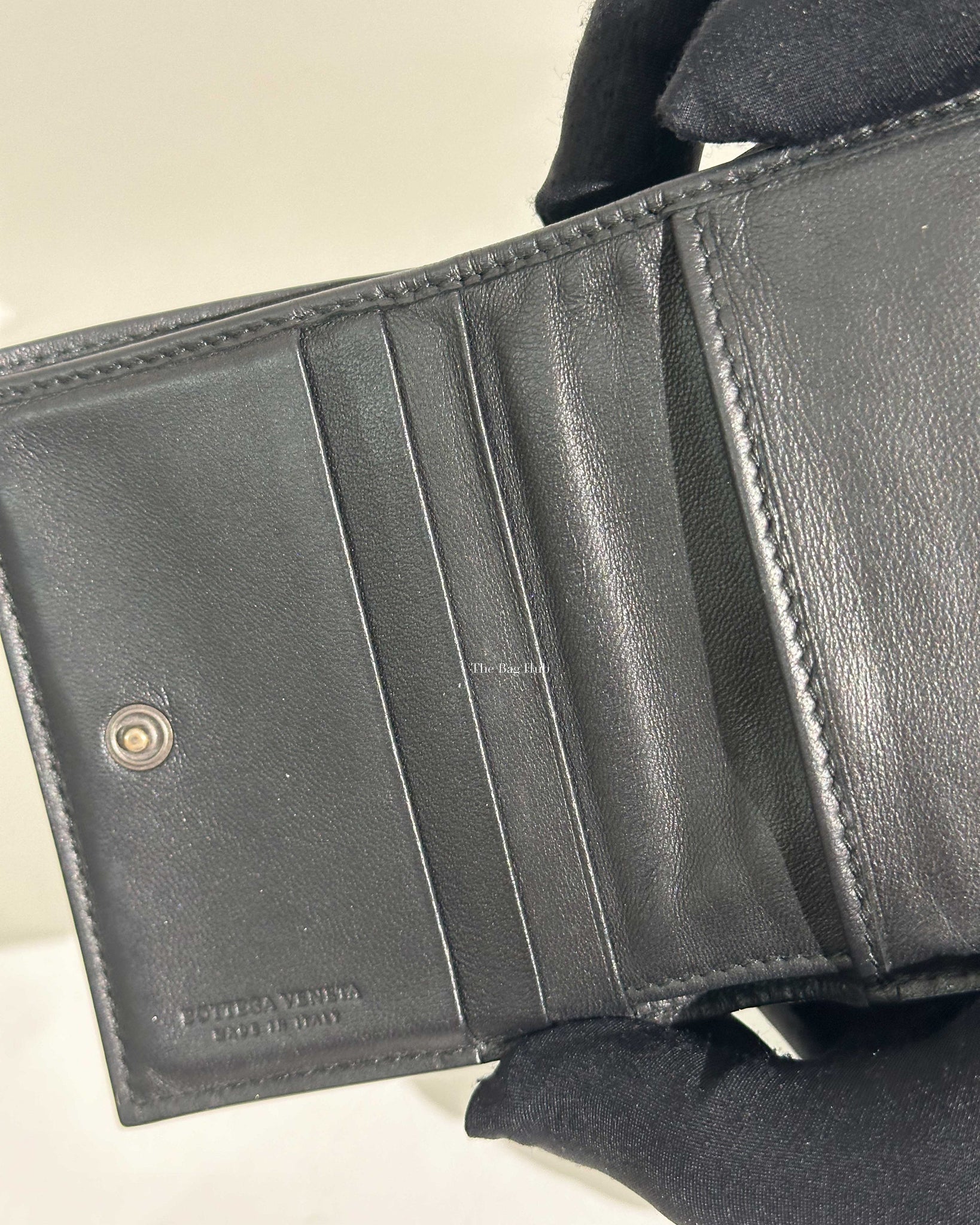Bottega Veneta Black Leather Tri-fold Wallet-17