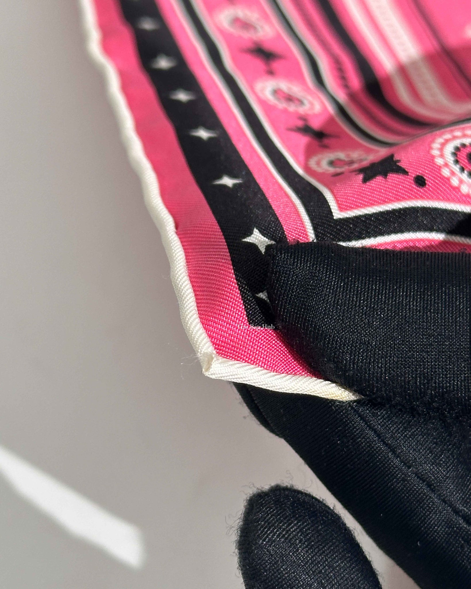Hermes Pink Couvertures et Tenues de Jour Silk Scarf 55-8