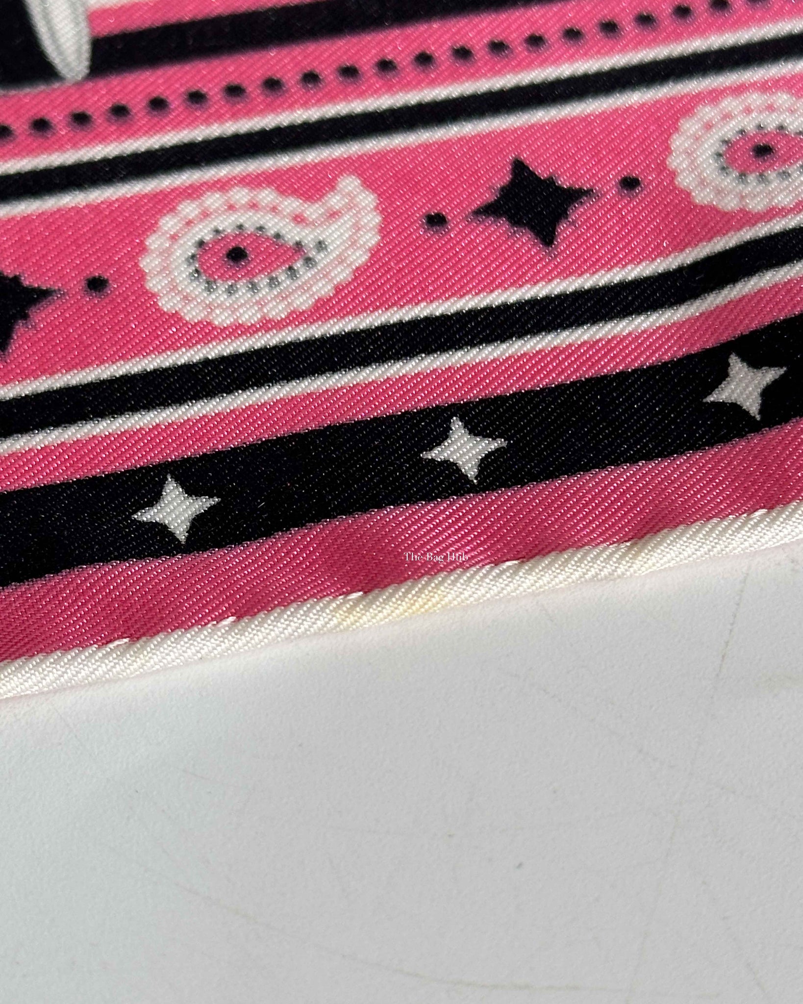 Hermes Pink Couvertures et Tenues de Jour Silk Scarf 55-10