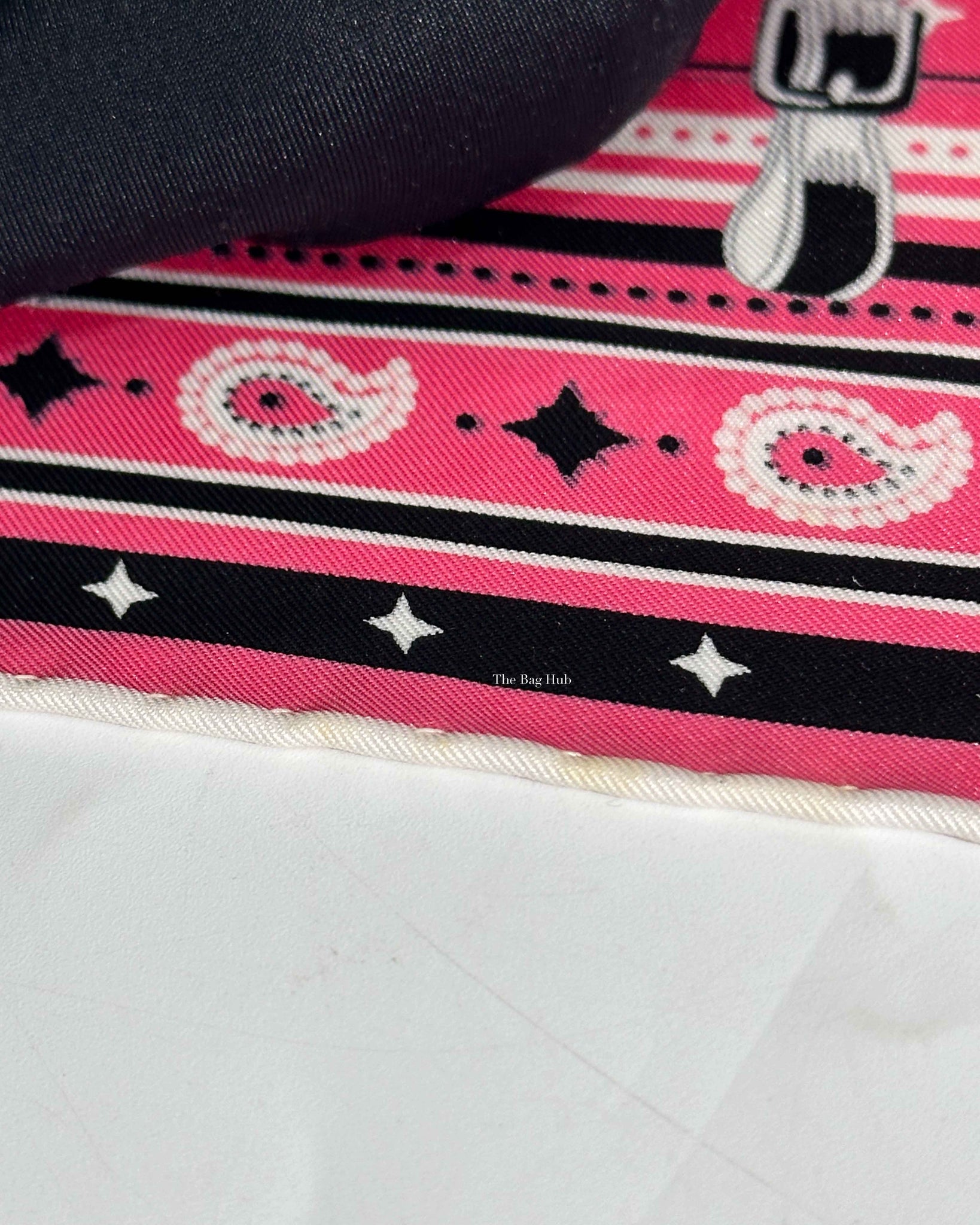 Hermes Pink Couvertures et Tenues de Jour Silk Scarf 55-12