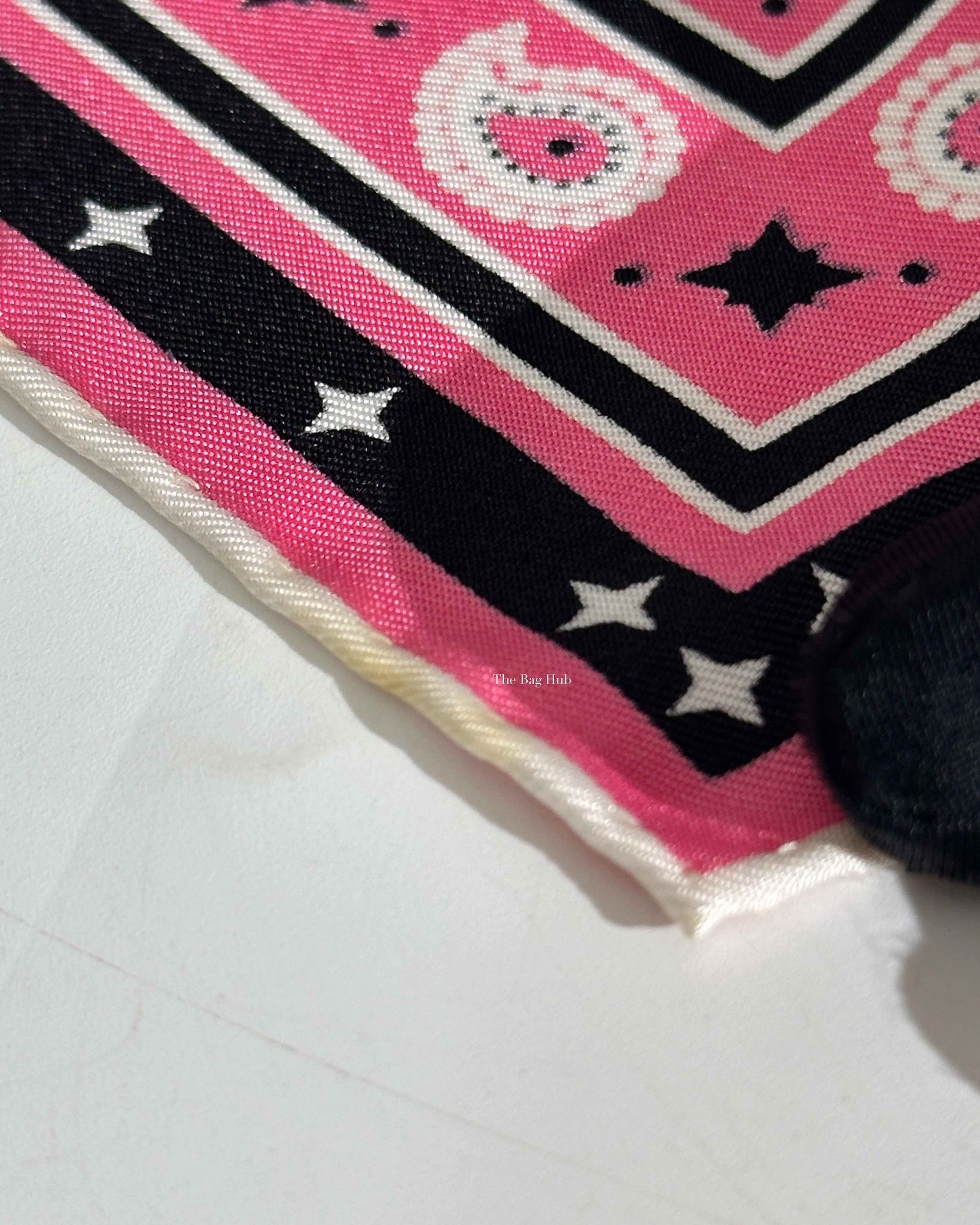 Hermes Pink Couvertures et Tenues de Jour Silk Scarf 55-13