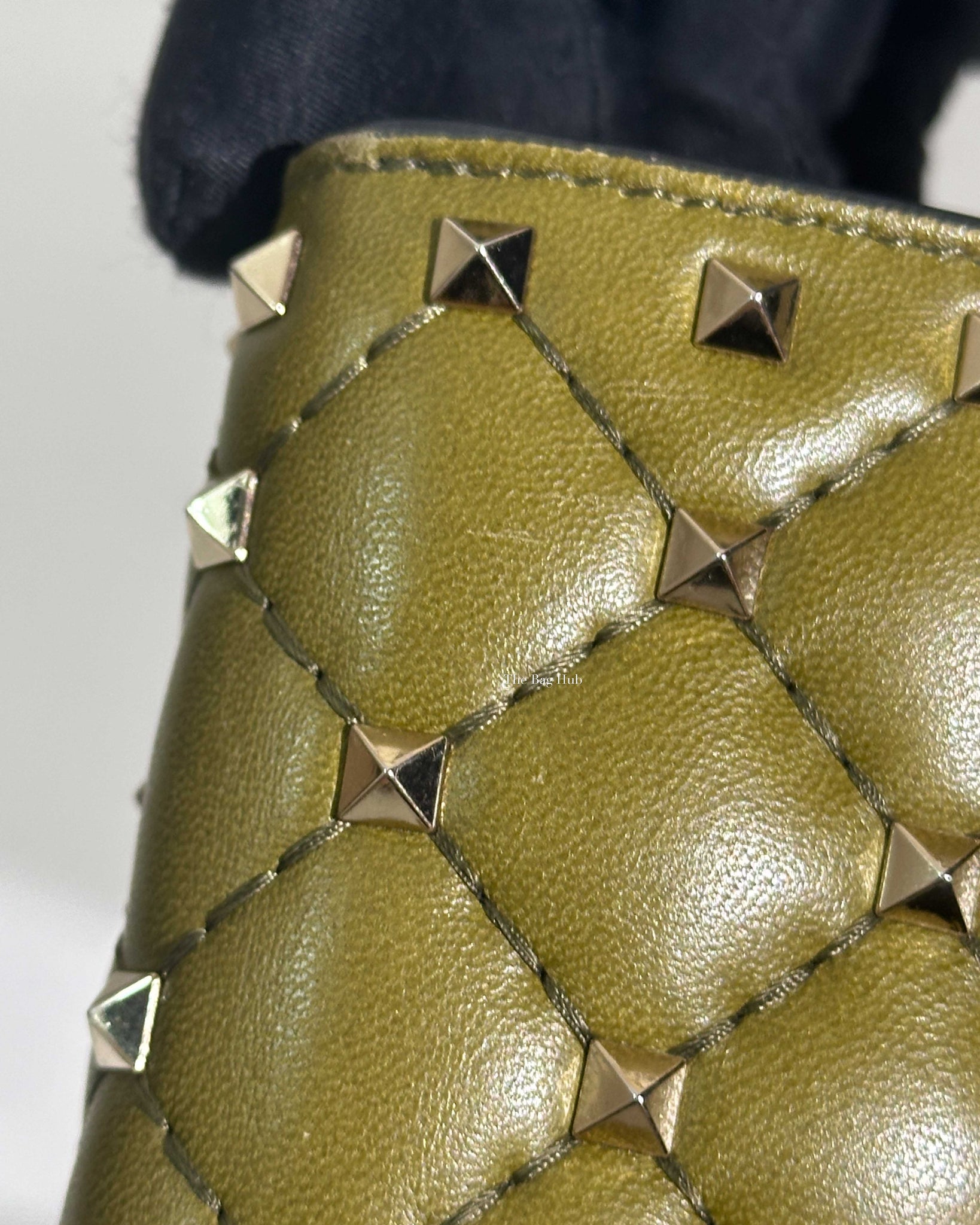 Valentino Garavani Green Leather Rockstud Spike Compack Wallet-13