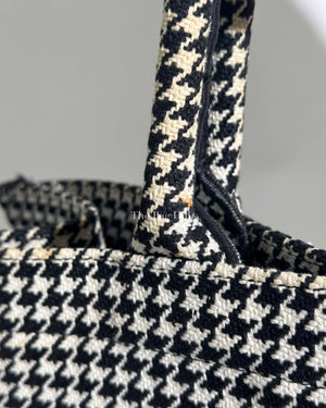 Dior White/Black Large Embroidery Book Tote-15