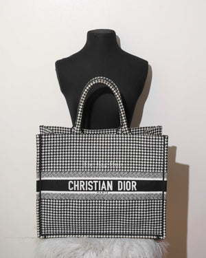 Dior White/Black Large Embroidery Book Tote-12