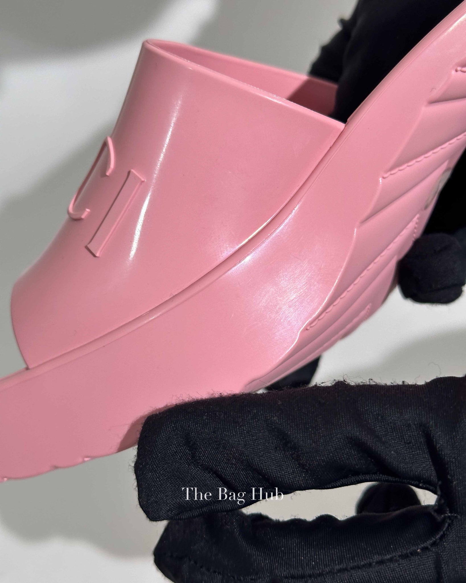 Gucci Pink Rubber Slide Sandals Size 39