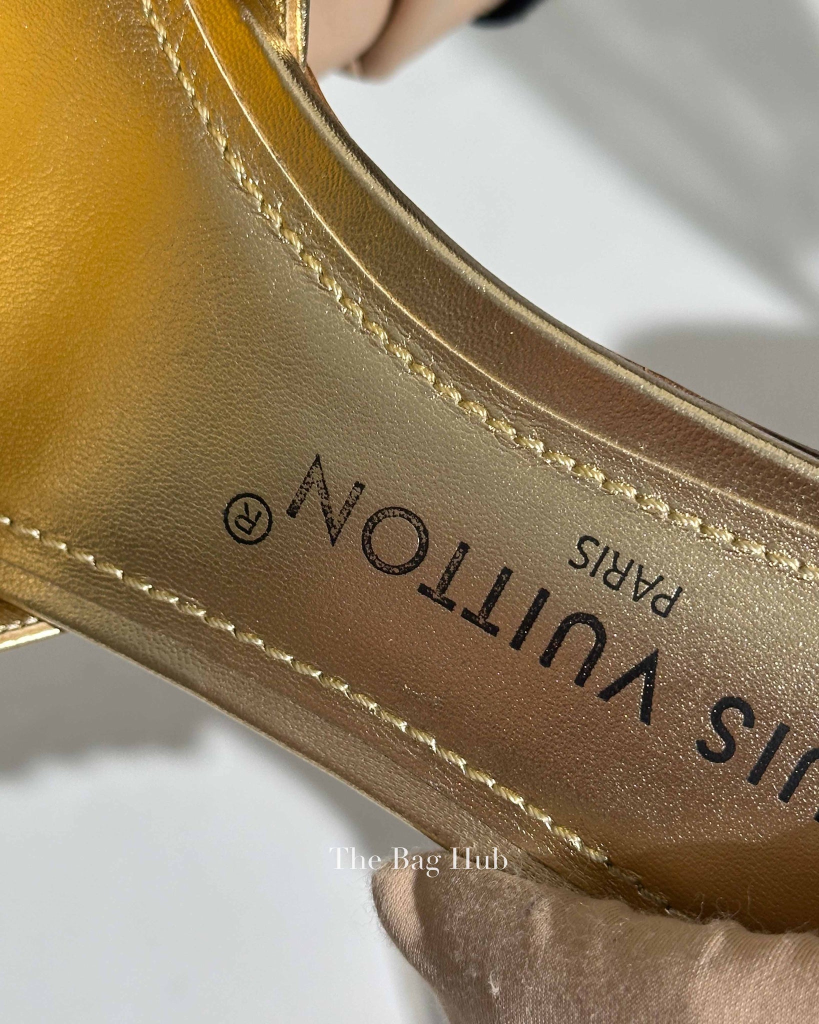 Louis Vuitton Gold Metallic Leather Twist Flat Mules Size 36