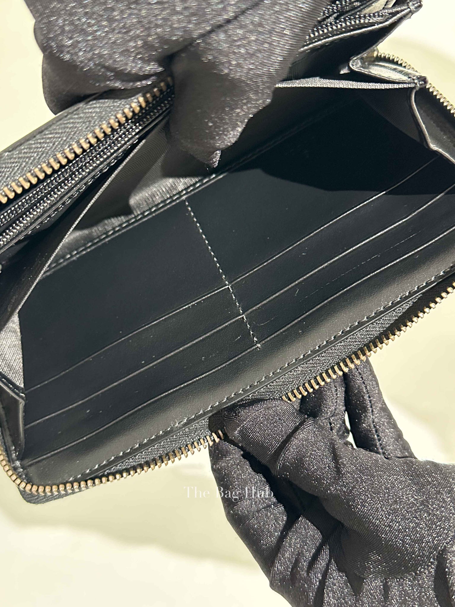 Gucci Black Calfskin Matelasse GG Marmont Zip Around Wallet