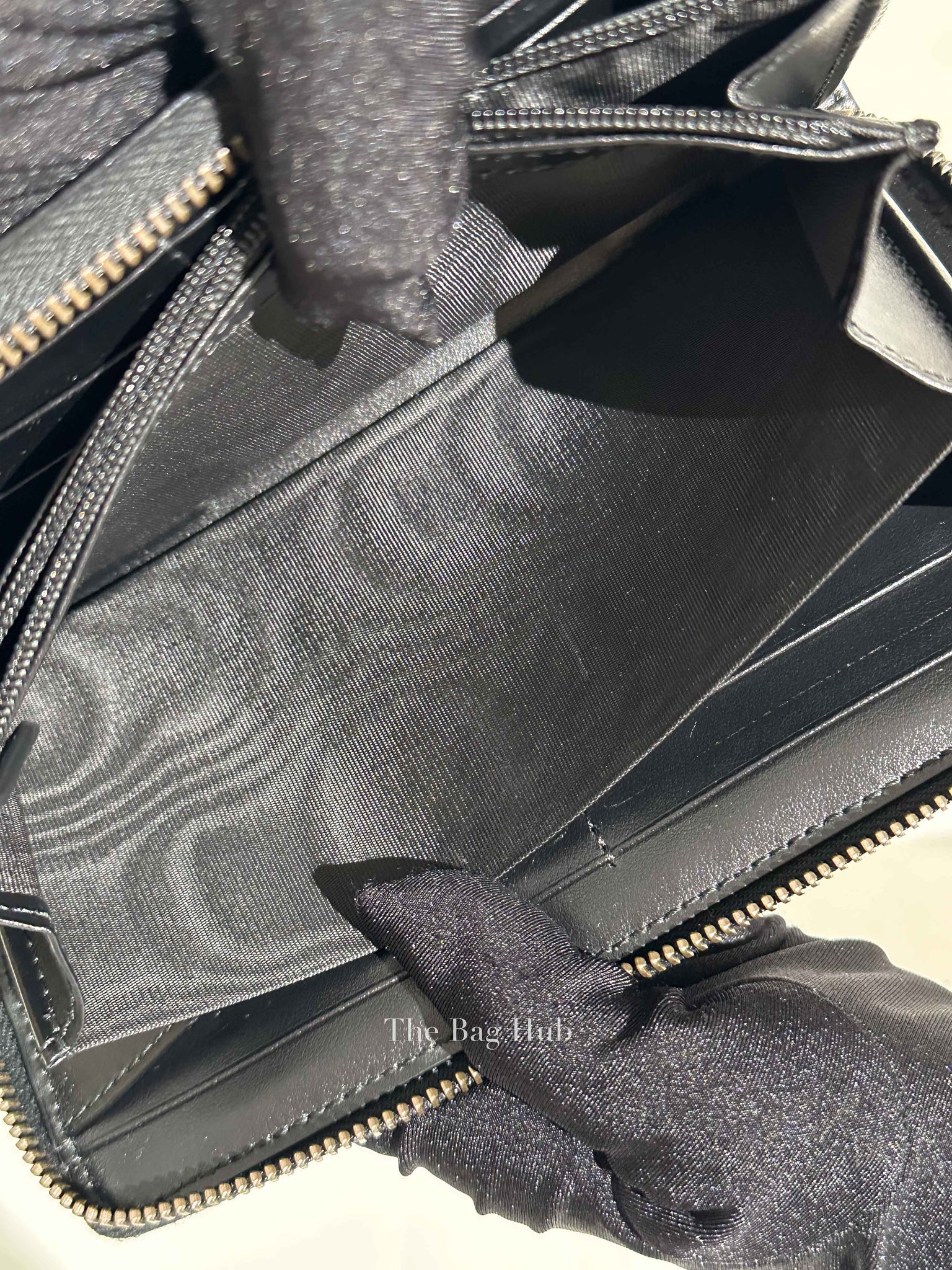 Gucci Black Calfskin Matelasse GG Marmont Zip Around Wallet