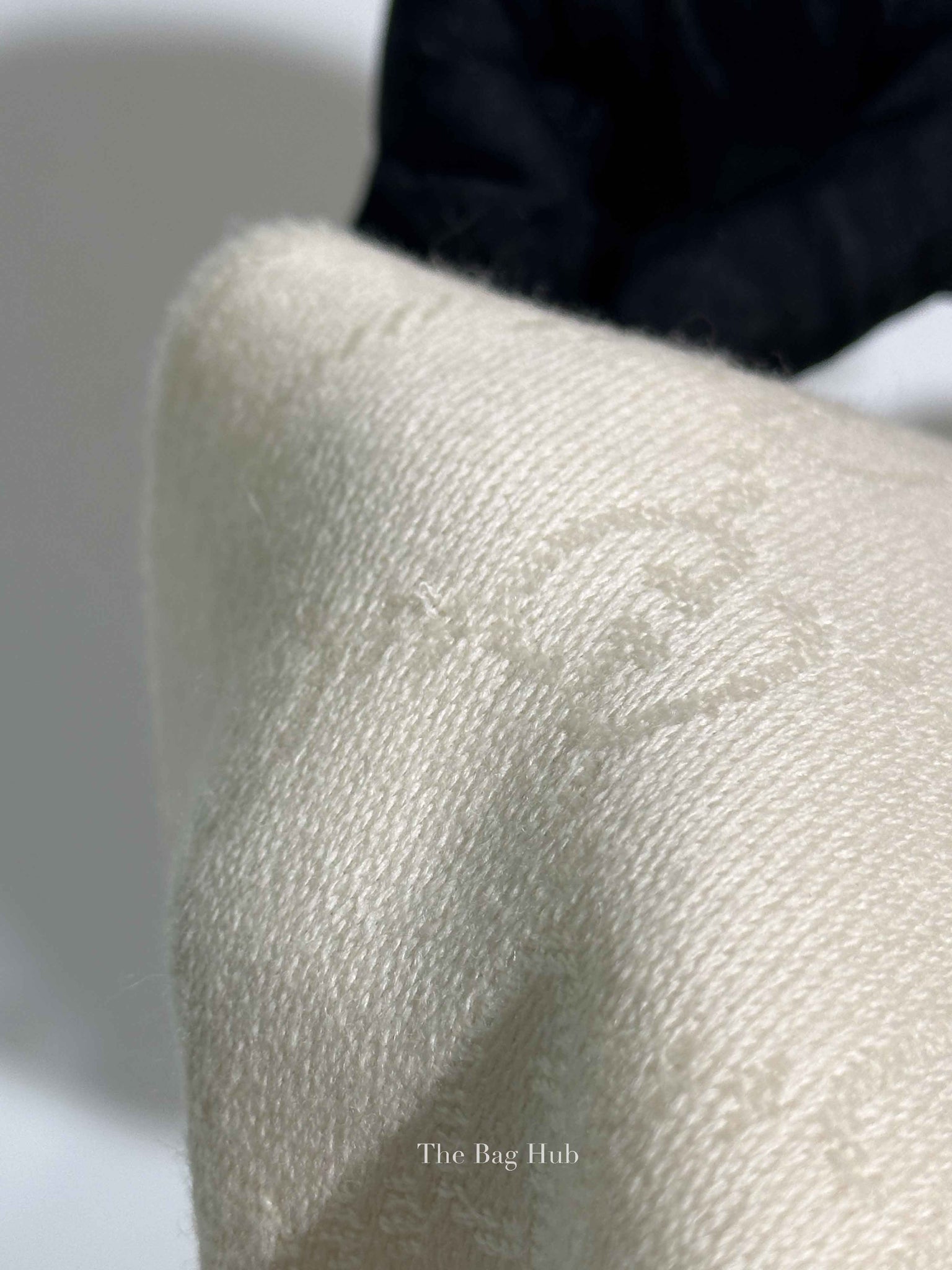 Gucci Ivory Wool GG Jacquard Knitted Scarf