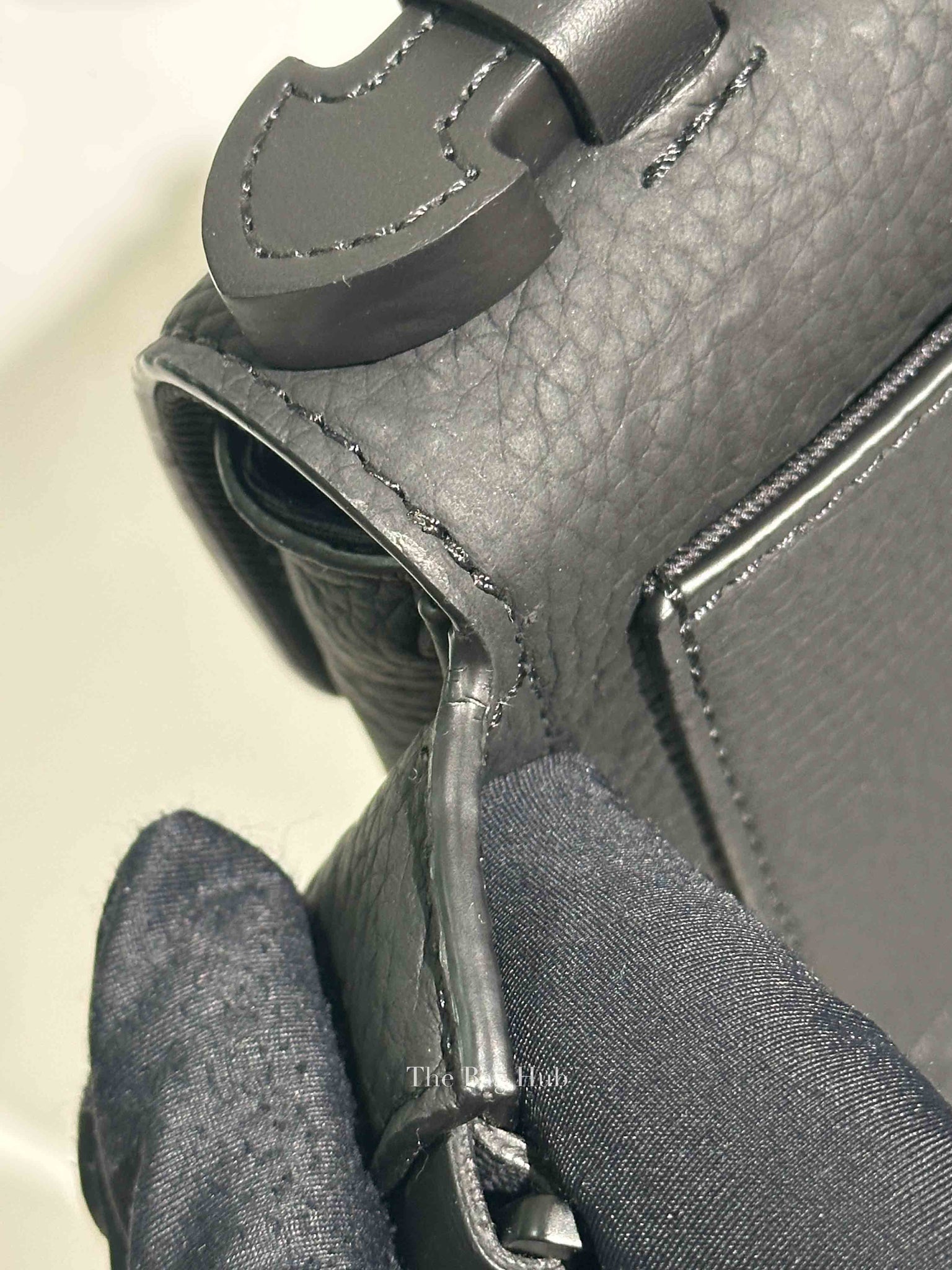 Louis Vuitton Black Leather Monogram S-Lock Sling Shoulder Bag
