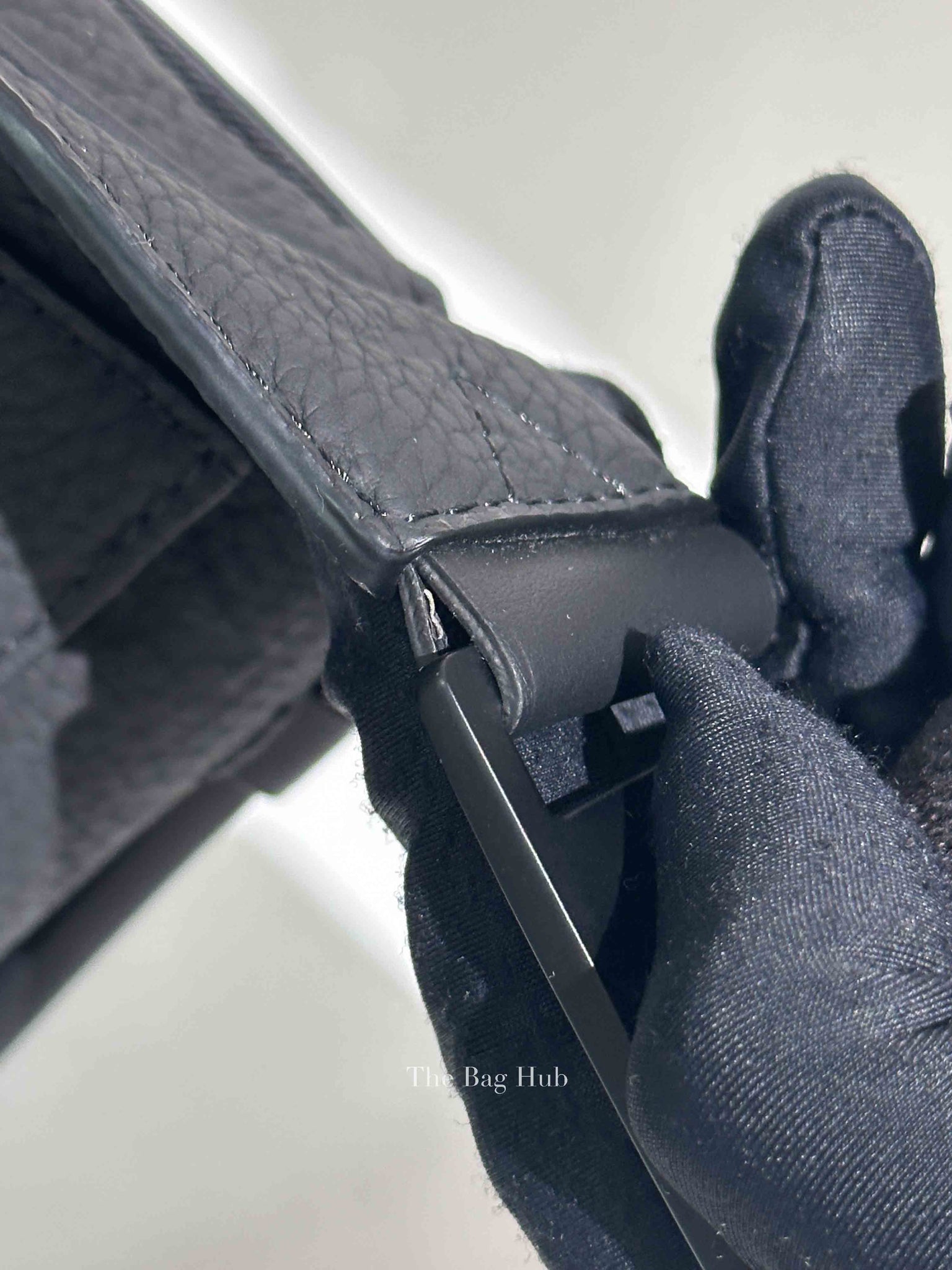 Louis Vuitton Black Leather Monogram S-Lock Sling Shoulder Bag