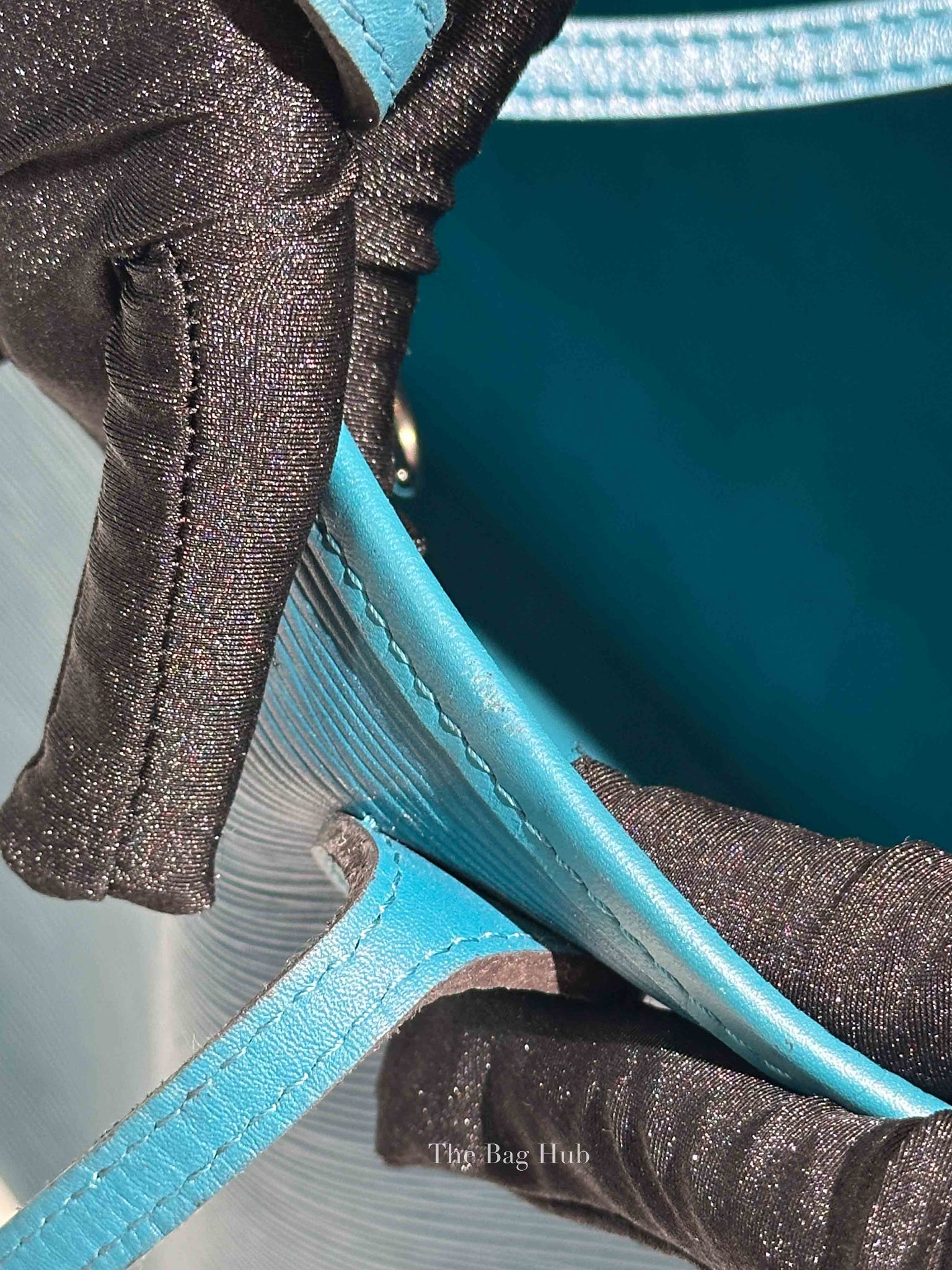 Louis Vuitton Cyan Epi Neverfull MM Bag