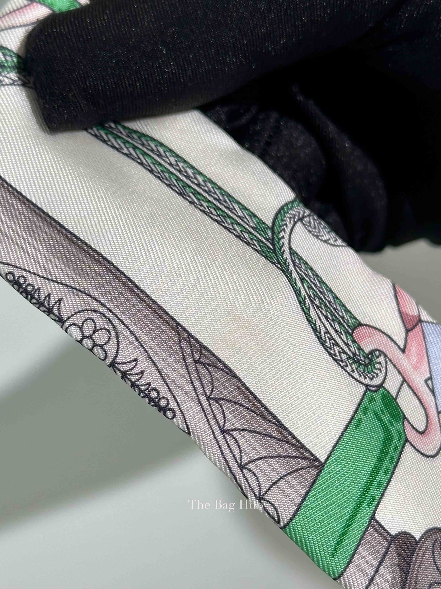 Hermes Grenadine/Blanc/Vert Silk Cliquetis Twilly