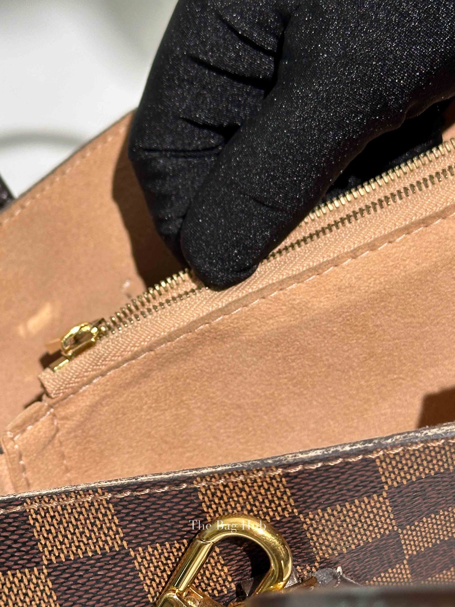 Louis Vuitton Damier Ebene Canvas Kensington Bag