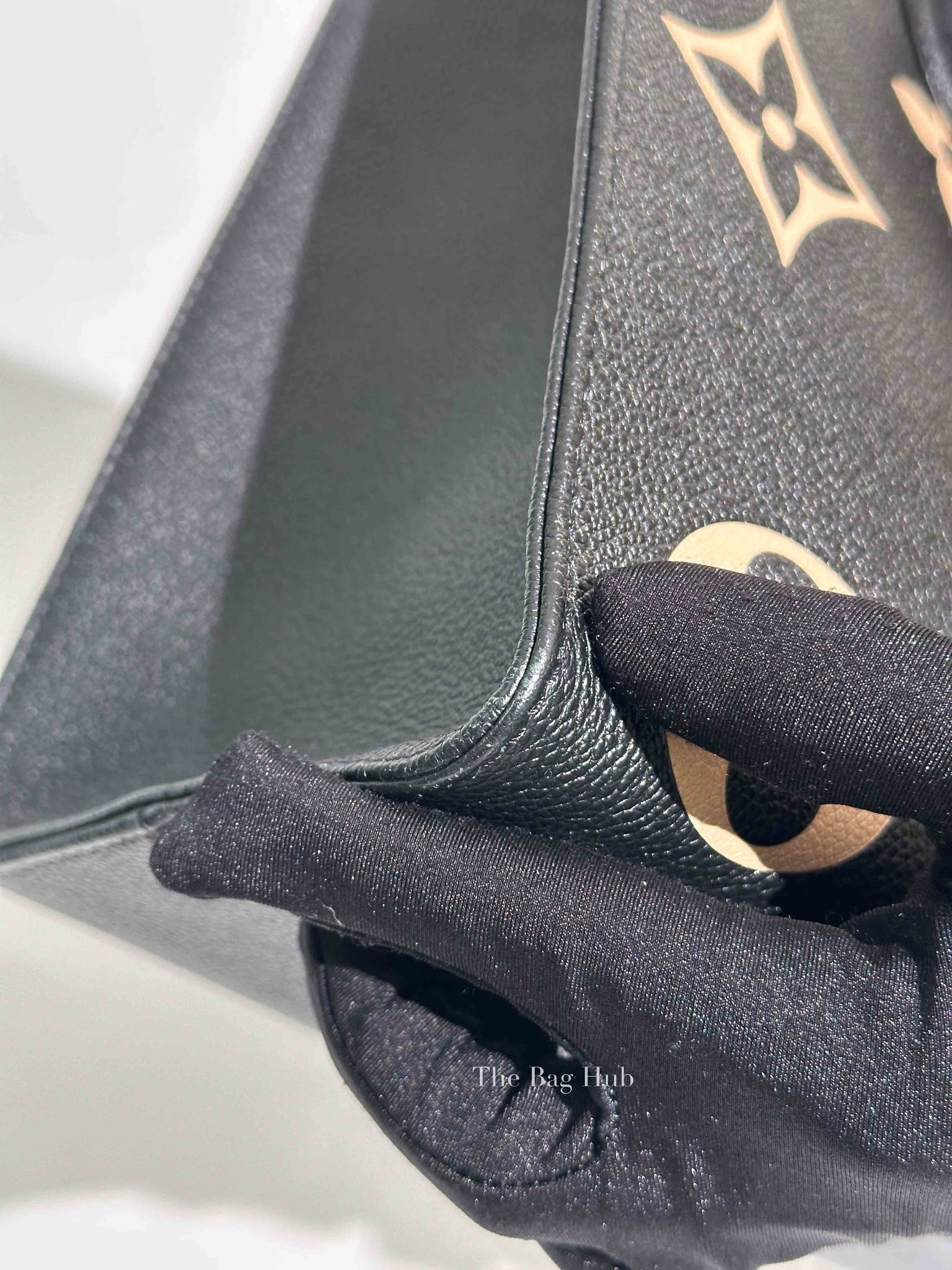 Louis Vuitton Black/Beige Bicolor Monogram Empreinte Leather OnTheGo MM Bag