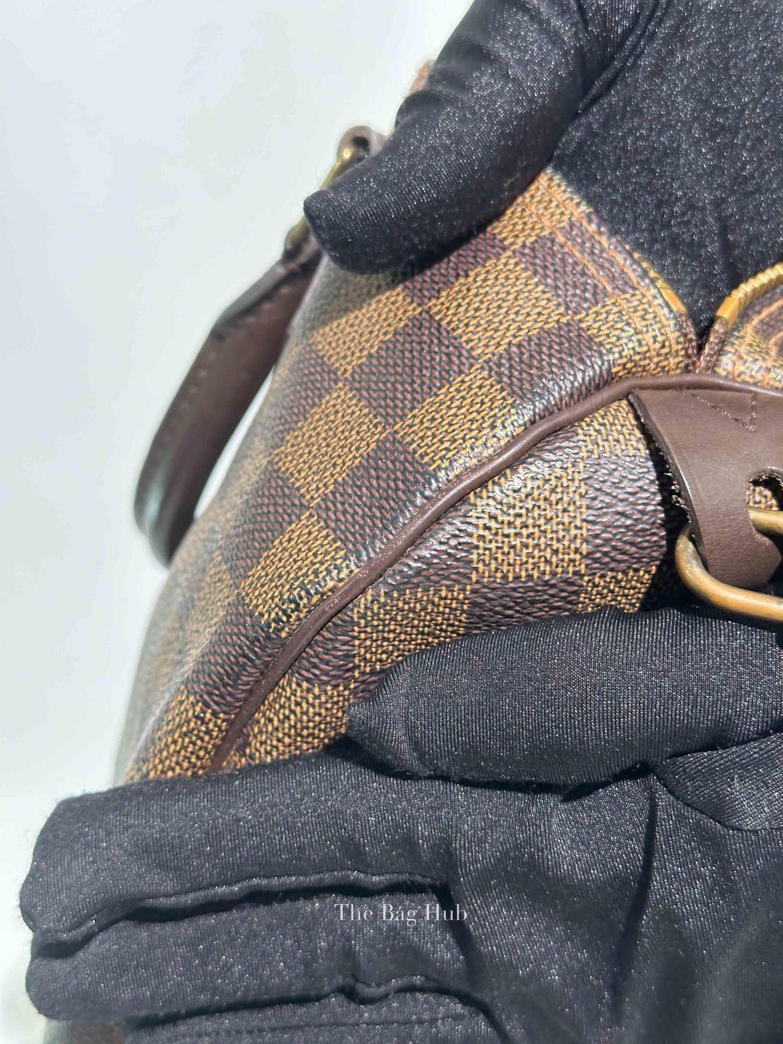 Louis Vuitton Damier Ebene Canvas Speedy 30 Handbag