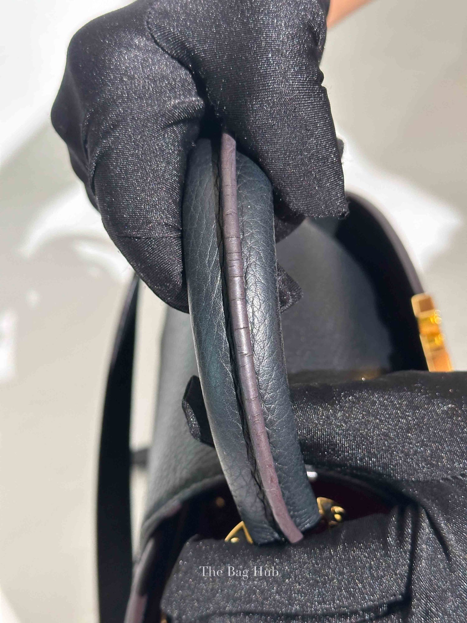 Louis Vuitton Noir Capucines MM Shoulder Bag