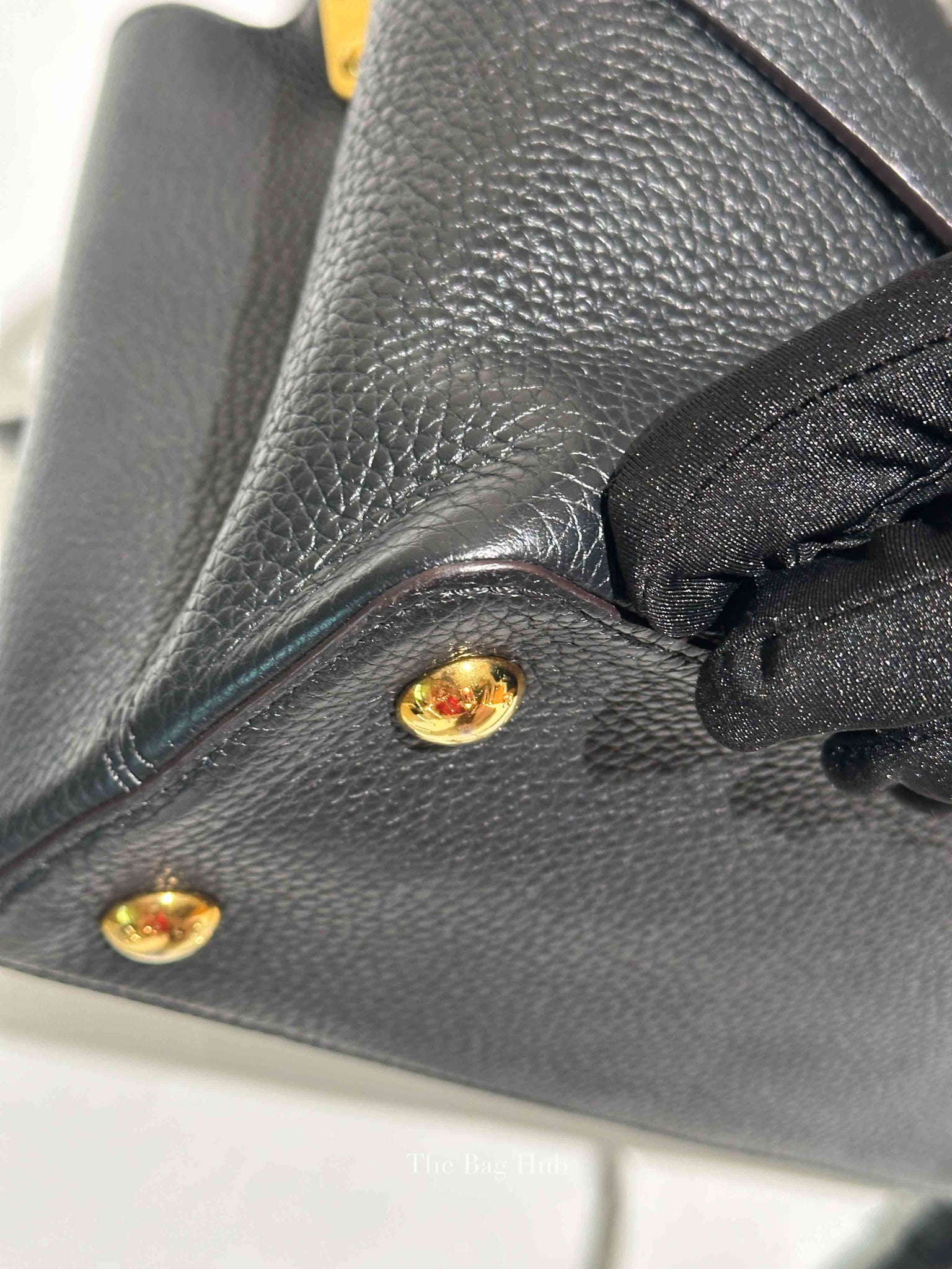 Louis Vuitton Noir Capucines MM Shoulder Bag