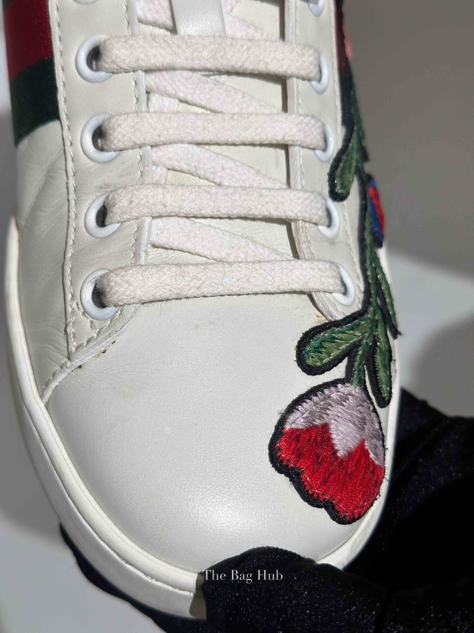 Gucci White Calfskin Floral Embroidered Women's Web Ace Sneakers Size 35