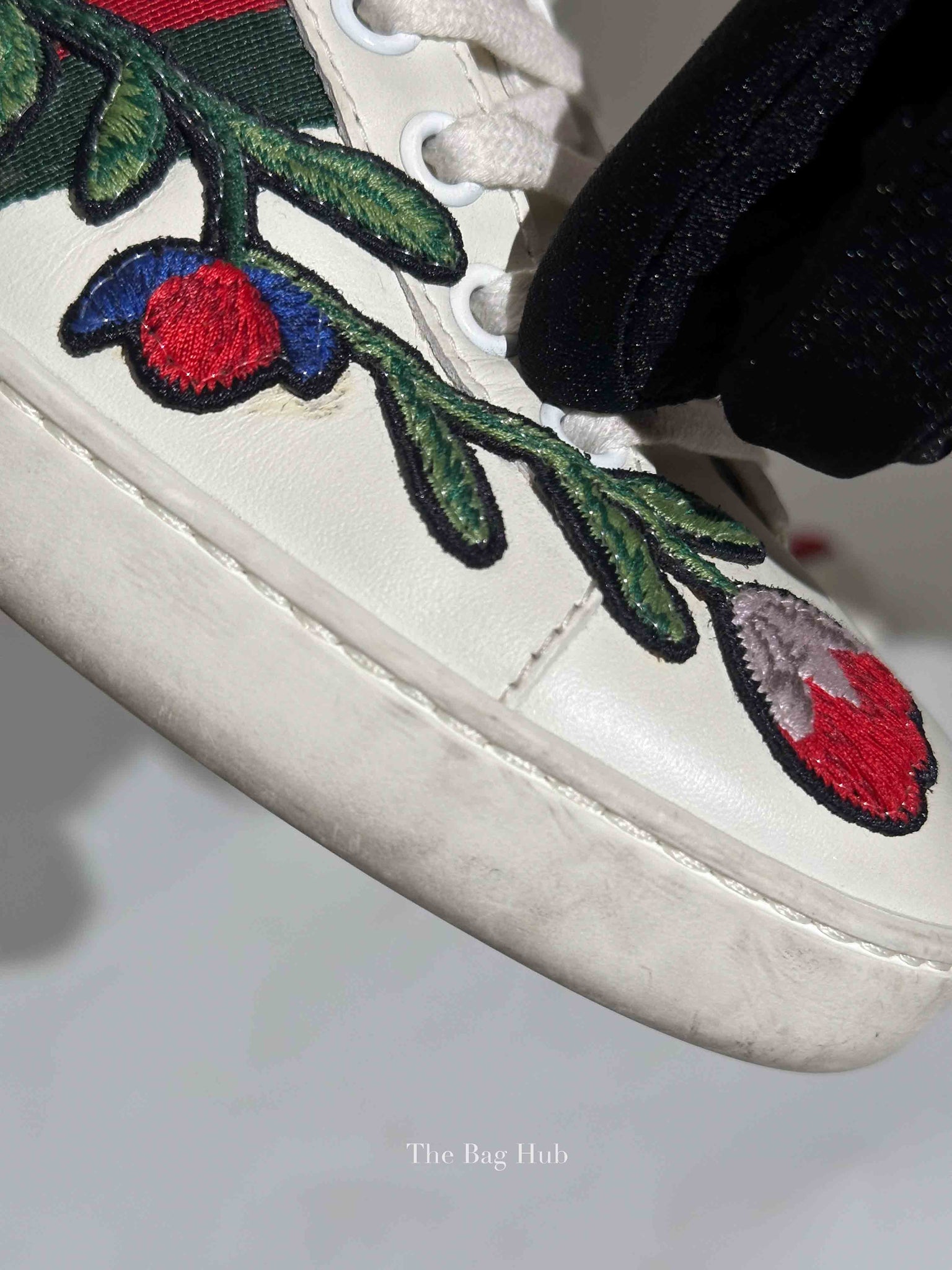 Gucci White Calfskin Floral Embroidered Women's Web Ace Sneakers Size 35