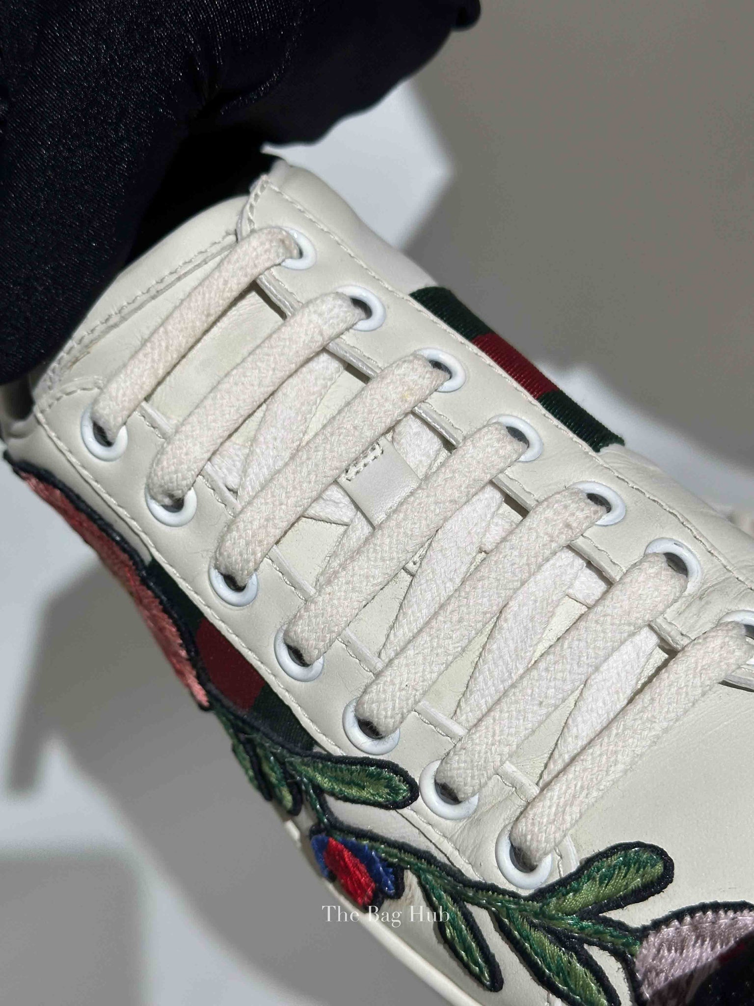 Gucci White Calfskin Floral Embroidered Women's Web Ace Sneakers Size 35